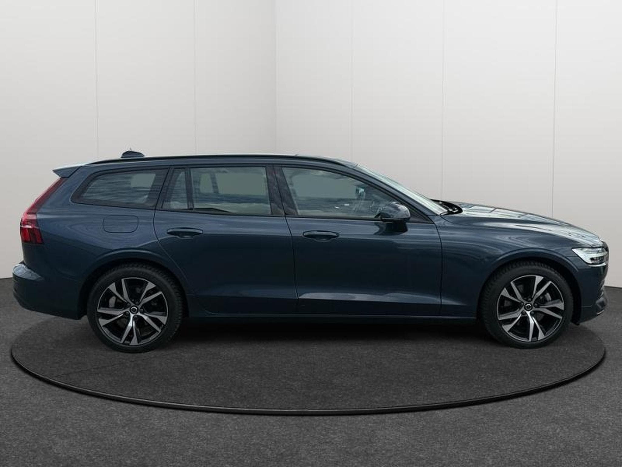 Volvo V60 B4 Core / Essence (2025) - Photo 6