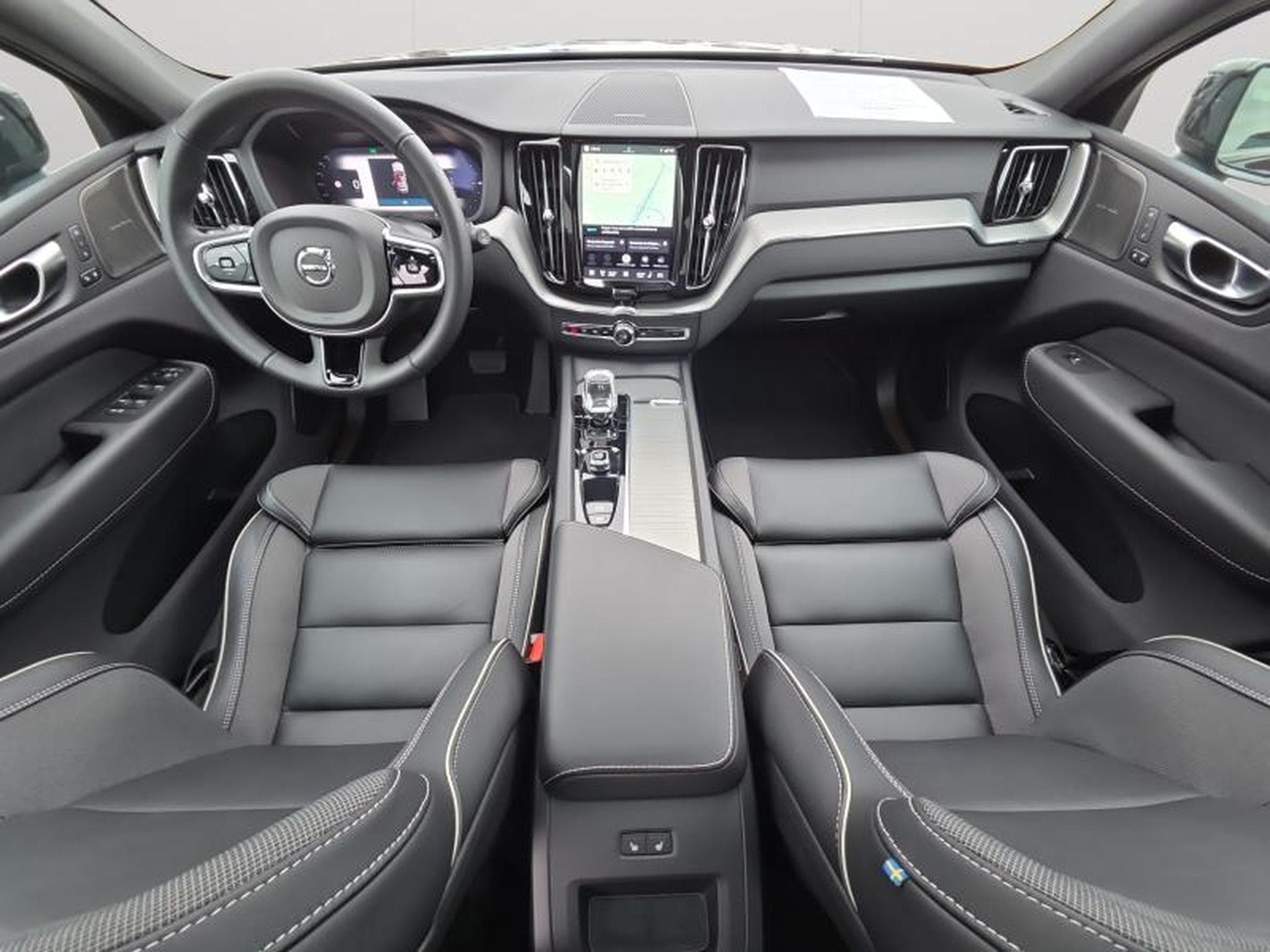 Volvo XC60 T6 Plus Dark / Hybride KIT HIVER INCLUS (2025) - Photo 10