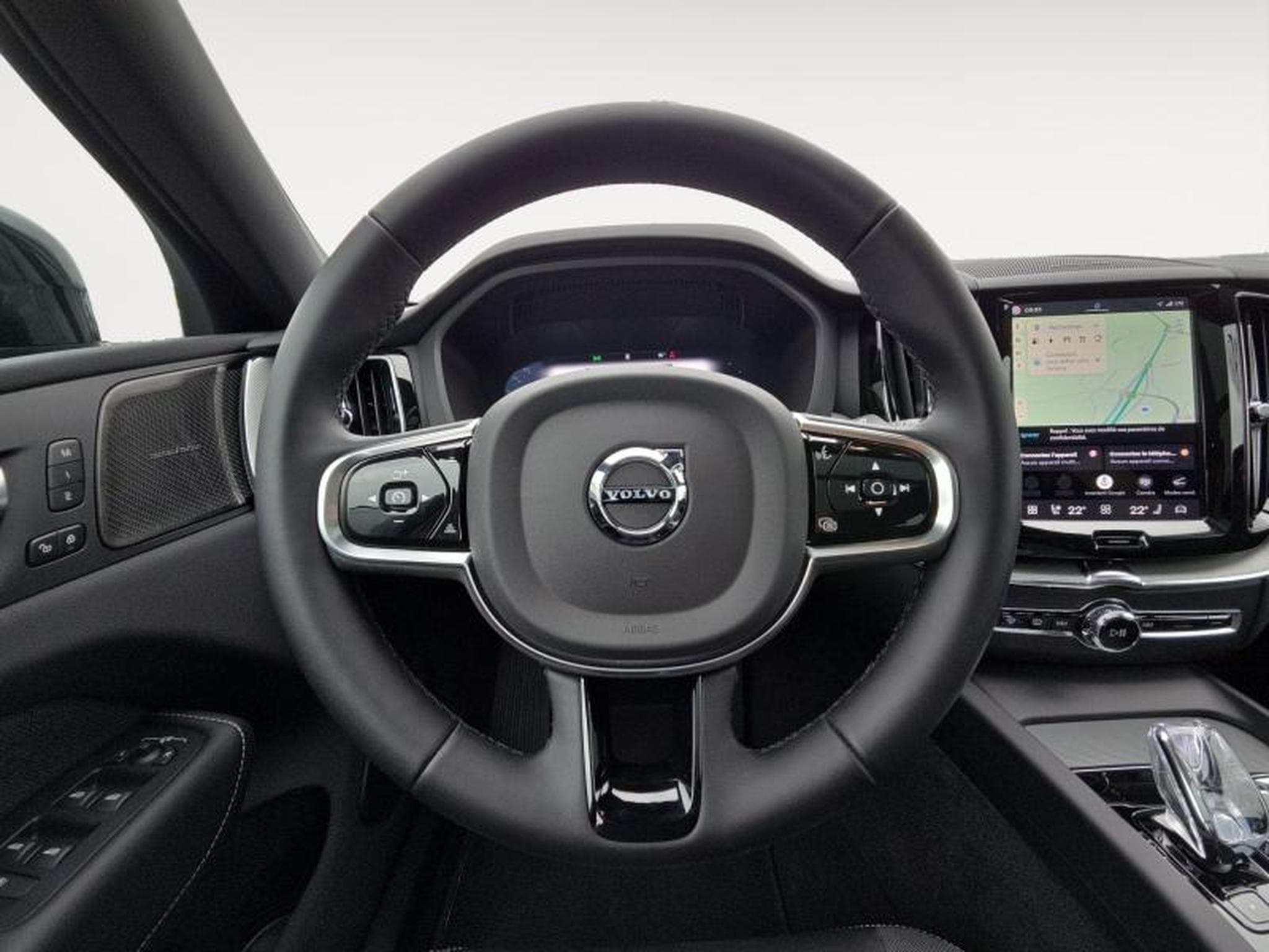 Volvo XC60 T6 Plus Dark / Hybride KIT HIVER INCLUS (2025) - Photo 12