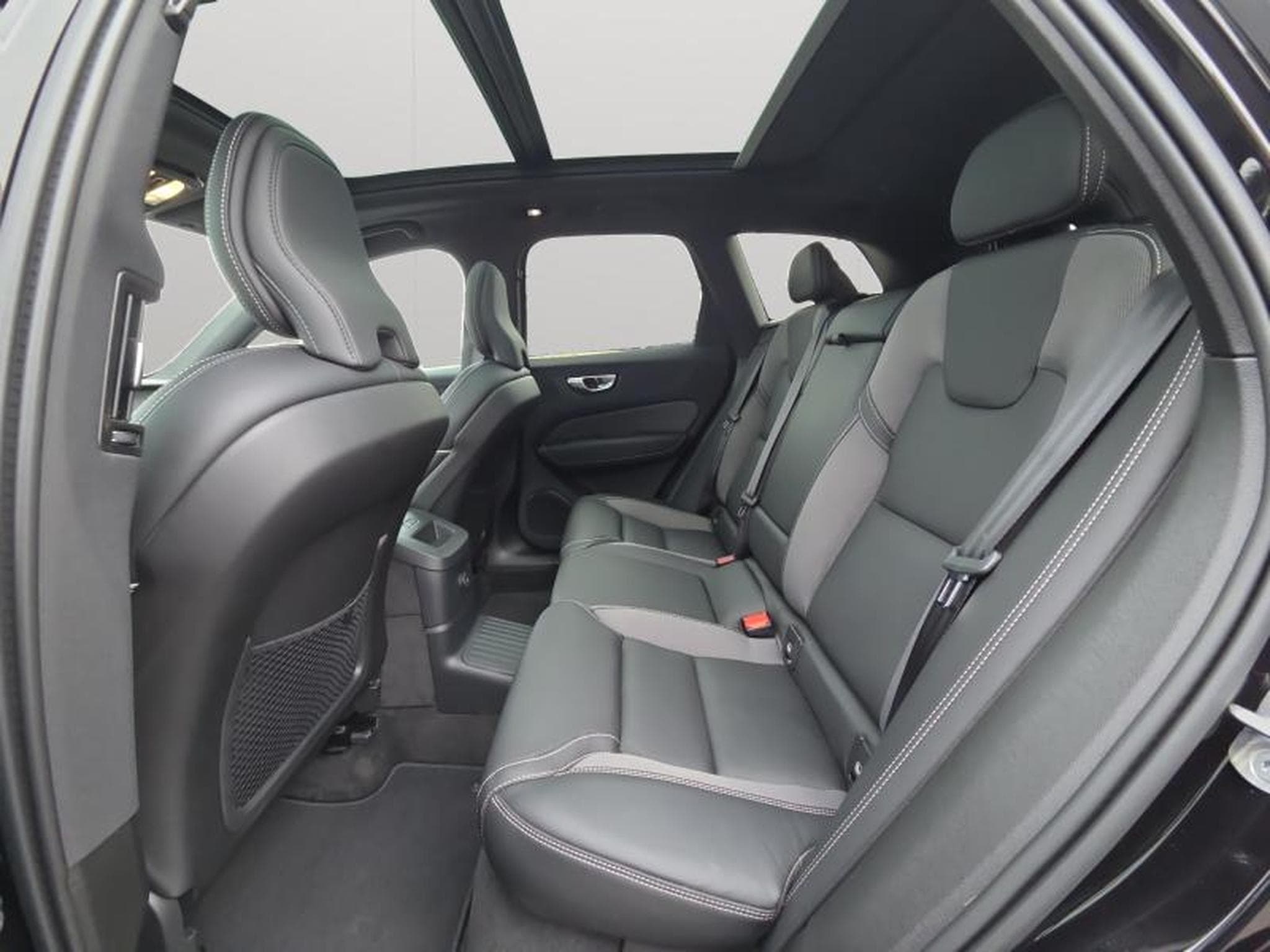 Volvo XC60 T6 Plus Dark / Hybride KIT HIVER INCLUS (2025) - Photo 13