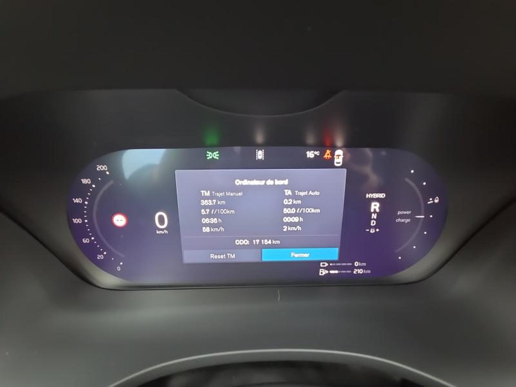 Volvo XC60 T6 Plus Dark / Hybride KIT HIVER INCLUS (2025) - Photo 18