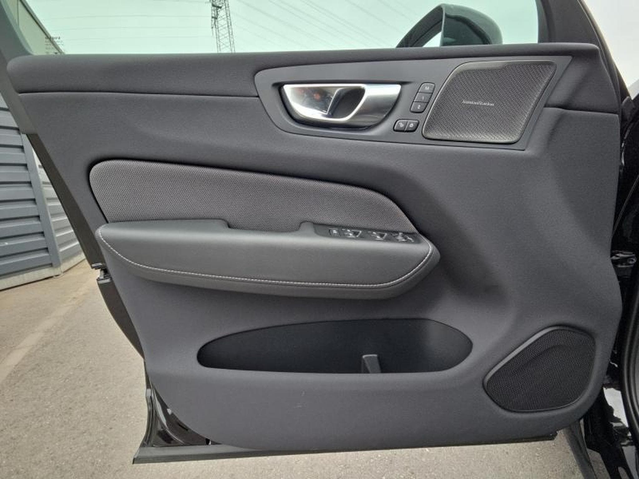 Volvo XC60 T6 Plus Dark / Hybride KIT HIVER INCLUS (2025) - Photo 20