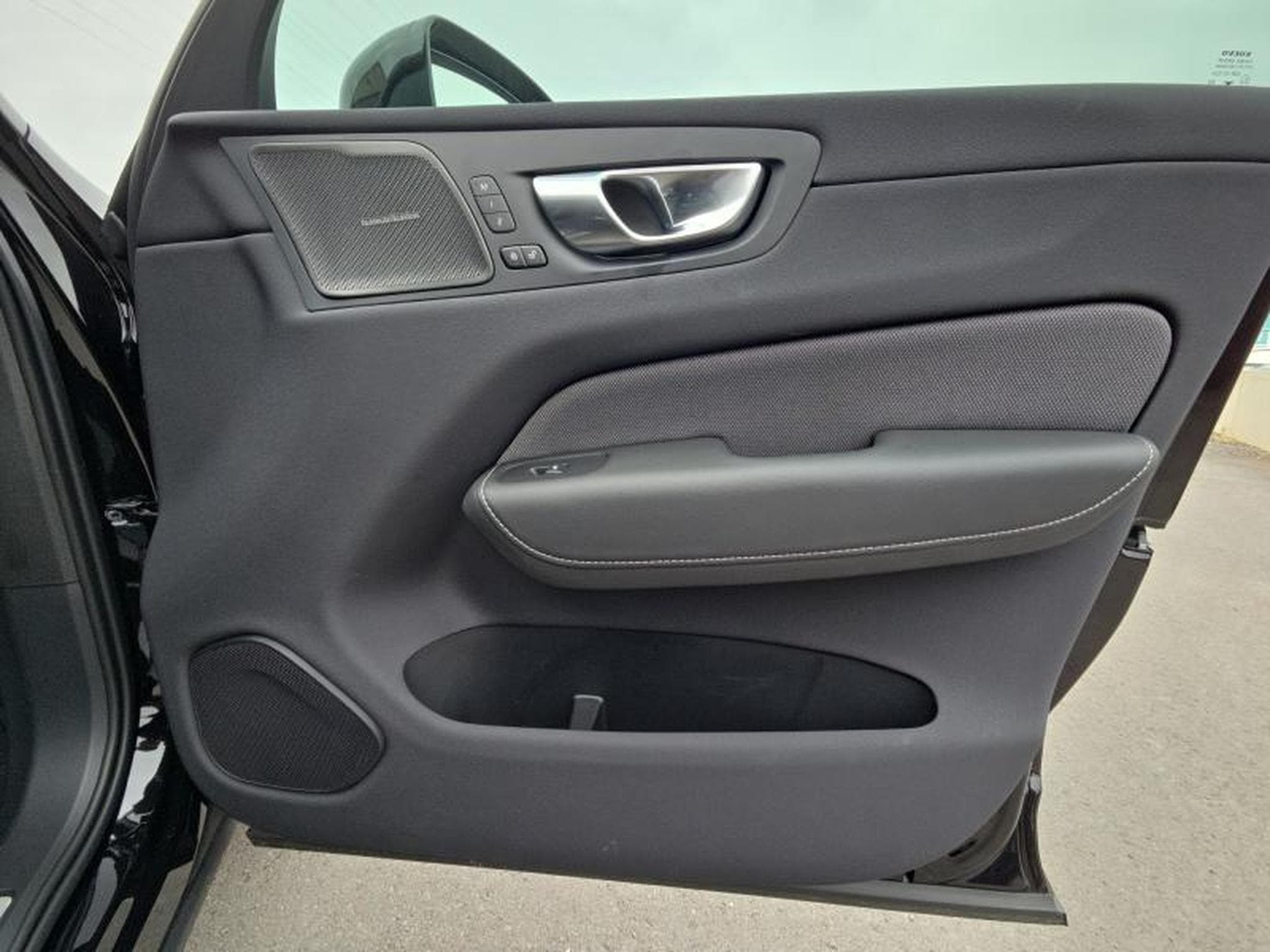 Volvo XC60 T6 Plus Dark / Hybride KIT HIVER INCLUS (2025) - Photo 21