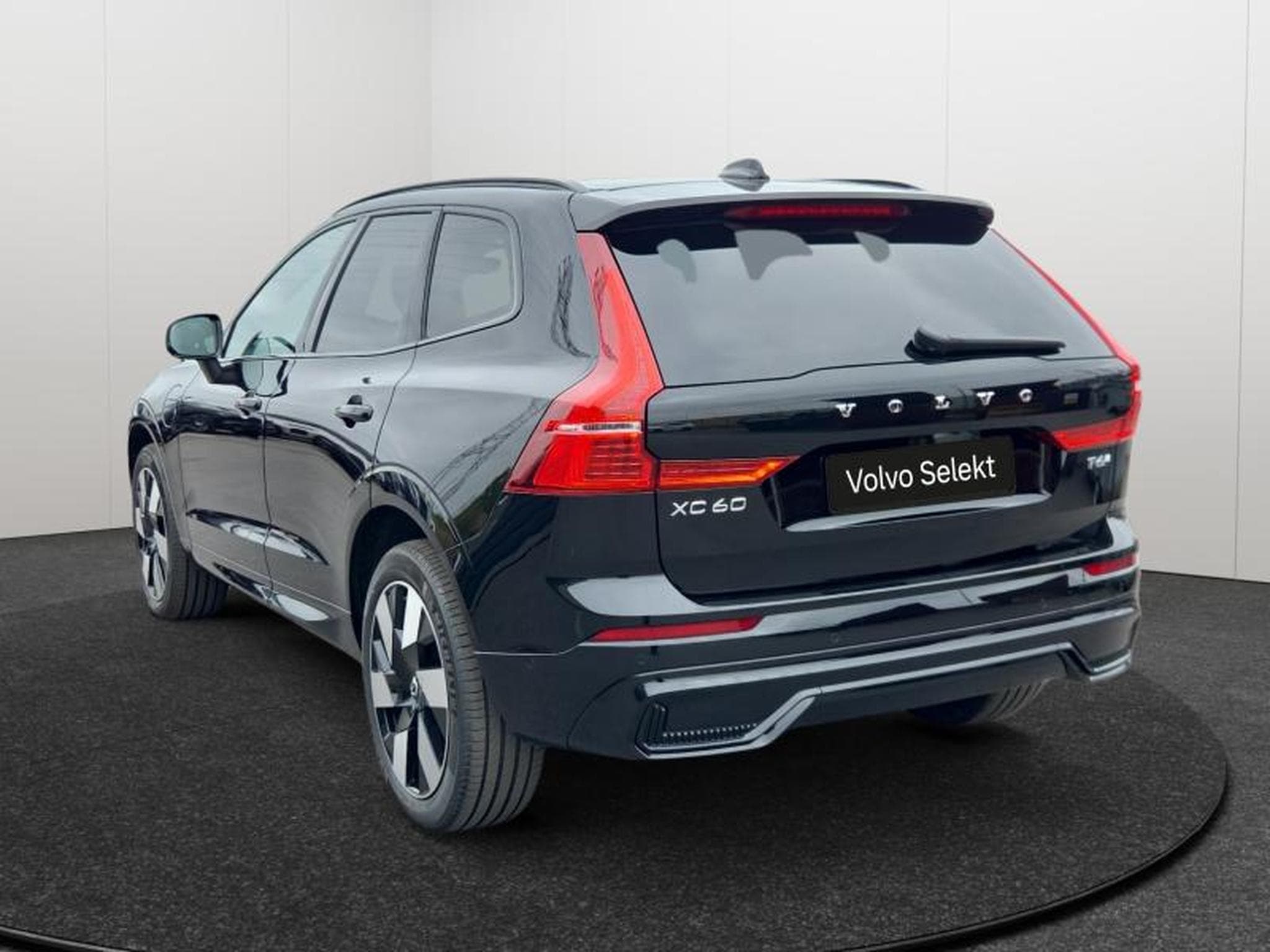 Volvo XC60 T6 Plus Dark / Hybride KIT HIVER INCLUS (2025) - Photo 3