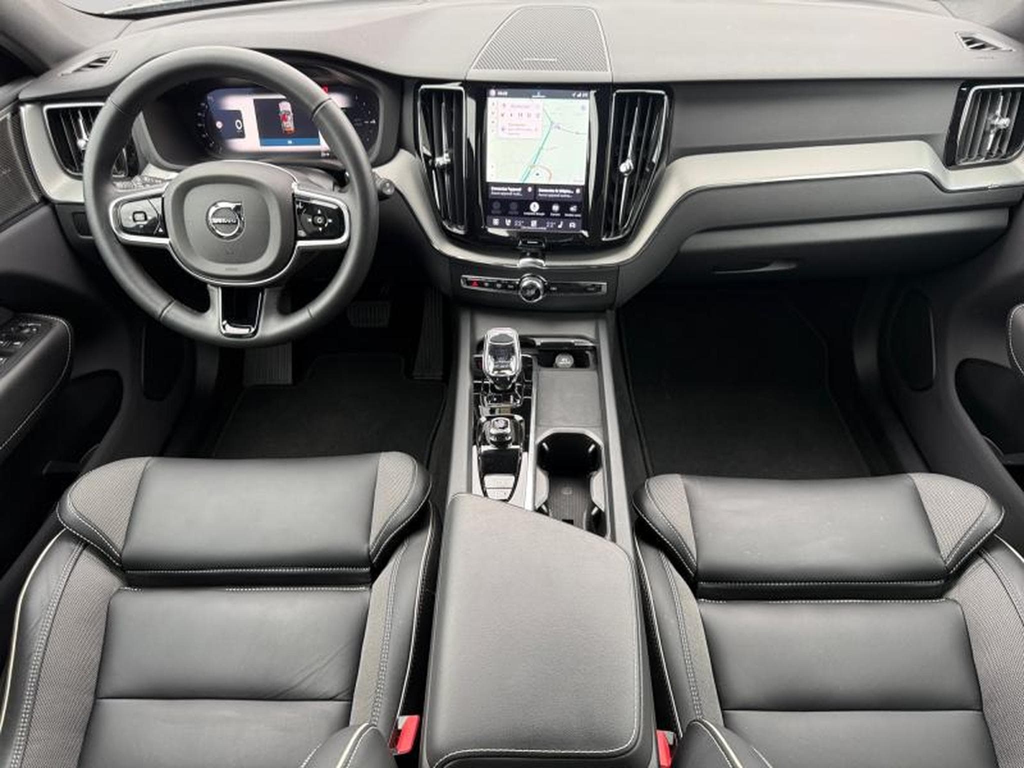 Volvo XC60 T6 Plus Dark / Hybride (2025) - Photo 10