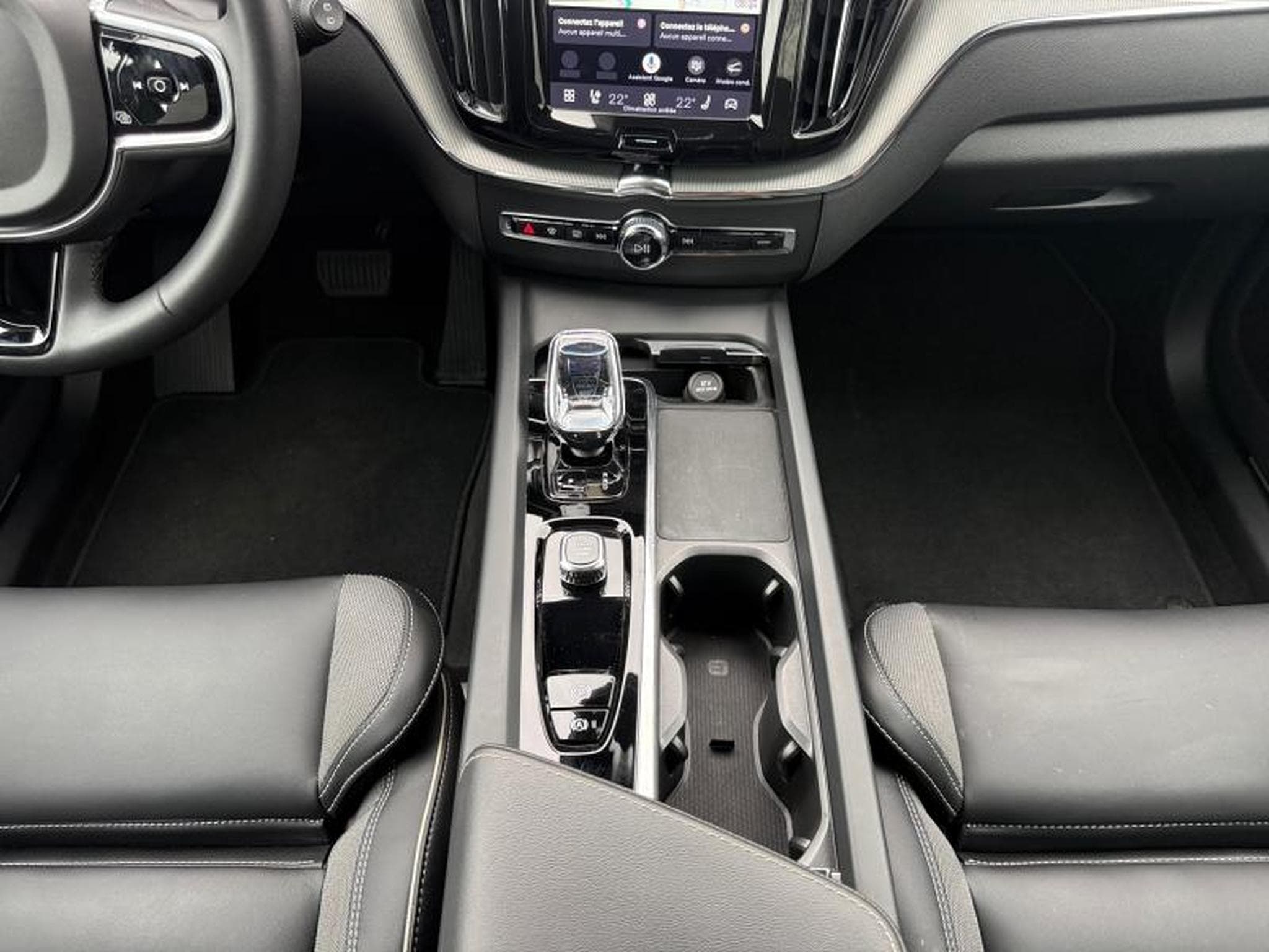 Volvo XC60 T6 Plus Dark / Hybride (2025) - Photo 11