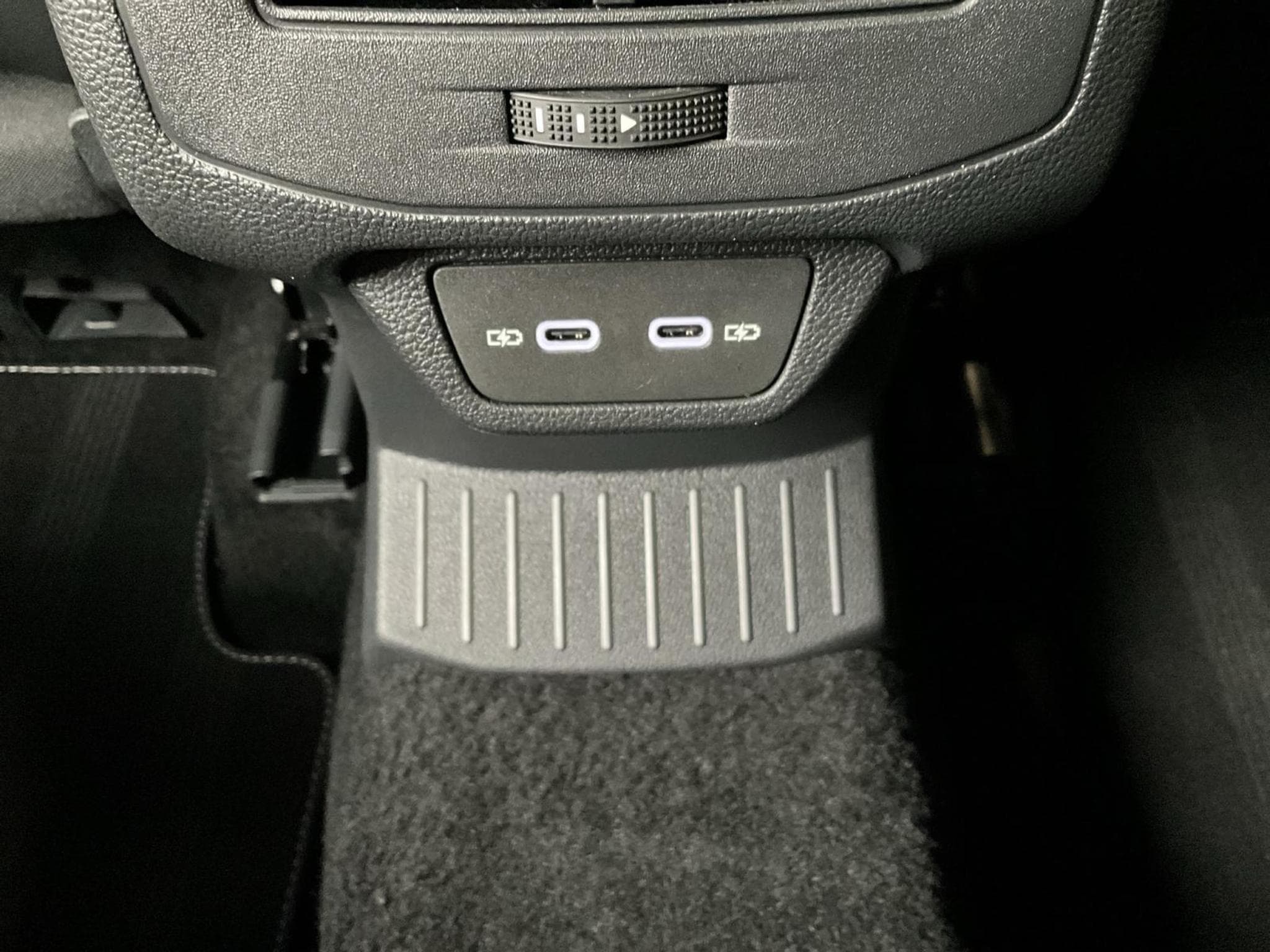 VW T-Roc R-Line+DSG+Black-Style+Matrix-LED+IQ-Drive (2025) - Photo 19