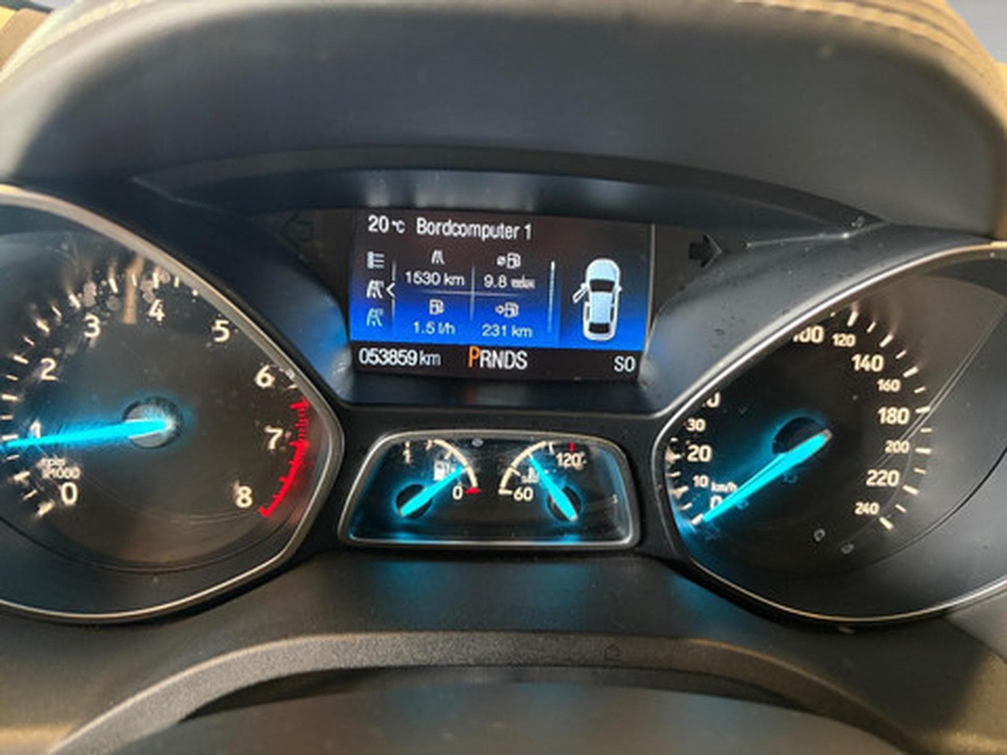 Ford Kuga 1.5i EcoB. 4x4 134kW Aut. Vignale (2018) - Photo 2