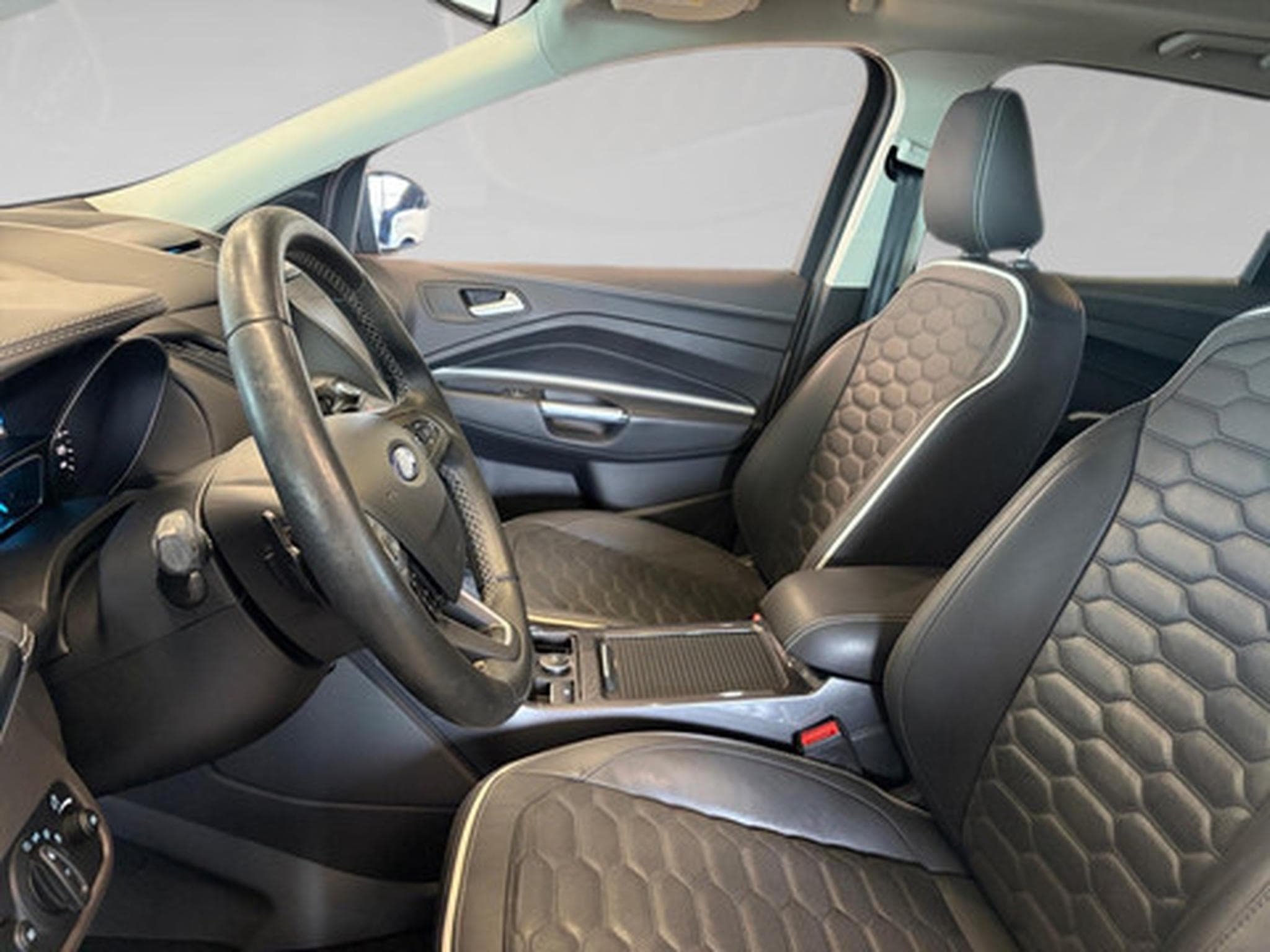 Ford Kuga 1.5i EcoB. 4x4 134kW Aut. Vignale (2018) - Photo 4