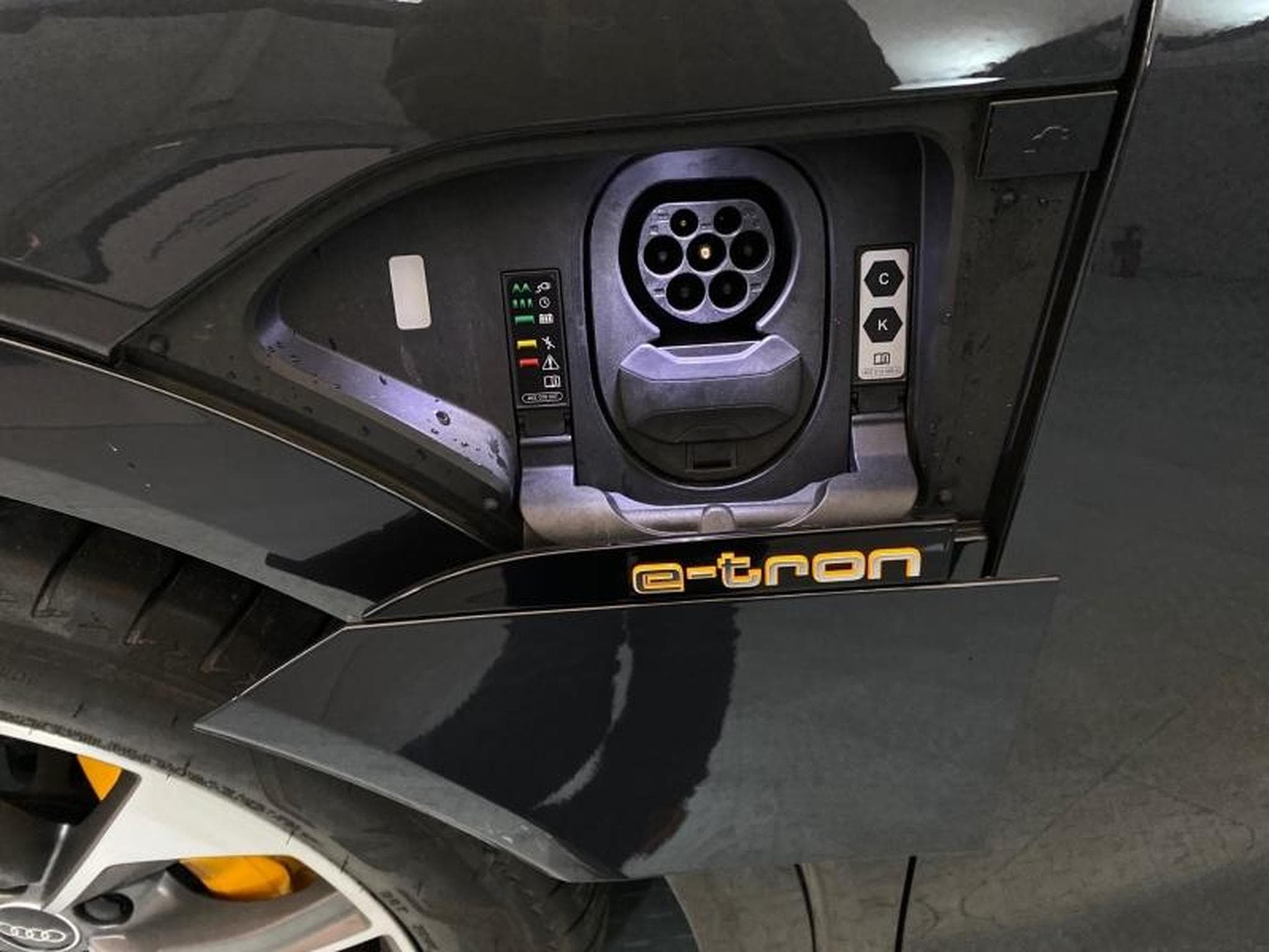 Audi e-tron -57% 55 408ch e-quattro (2021) - Photo 18