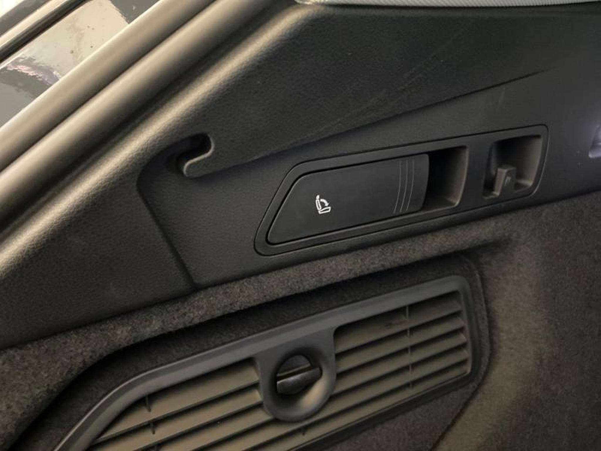 Audi e-tron -57% 55 408ch e-quattro (2021) - Photo 24