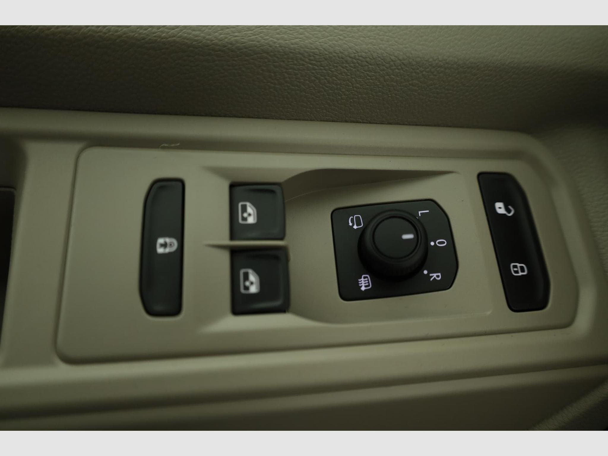 VW T7 eHybrid 4M Business (2026) - Photo 7