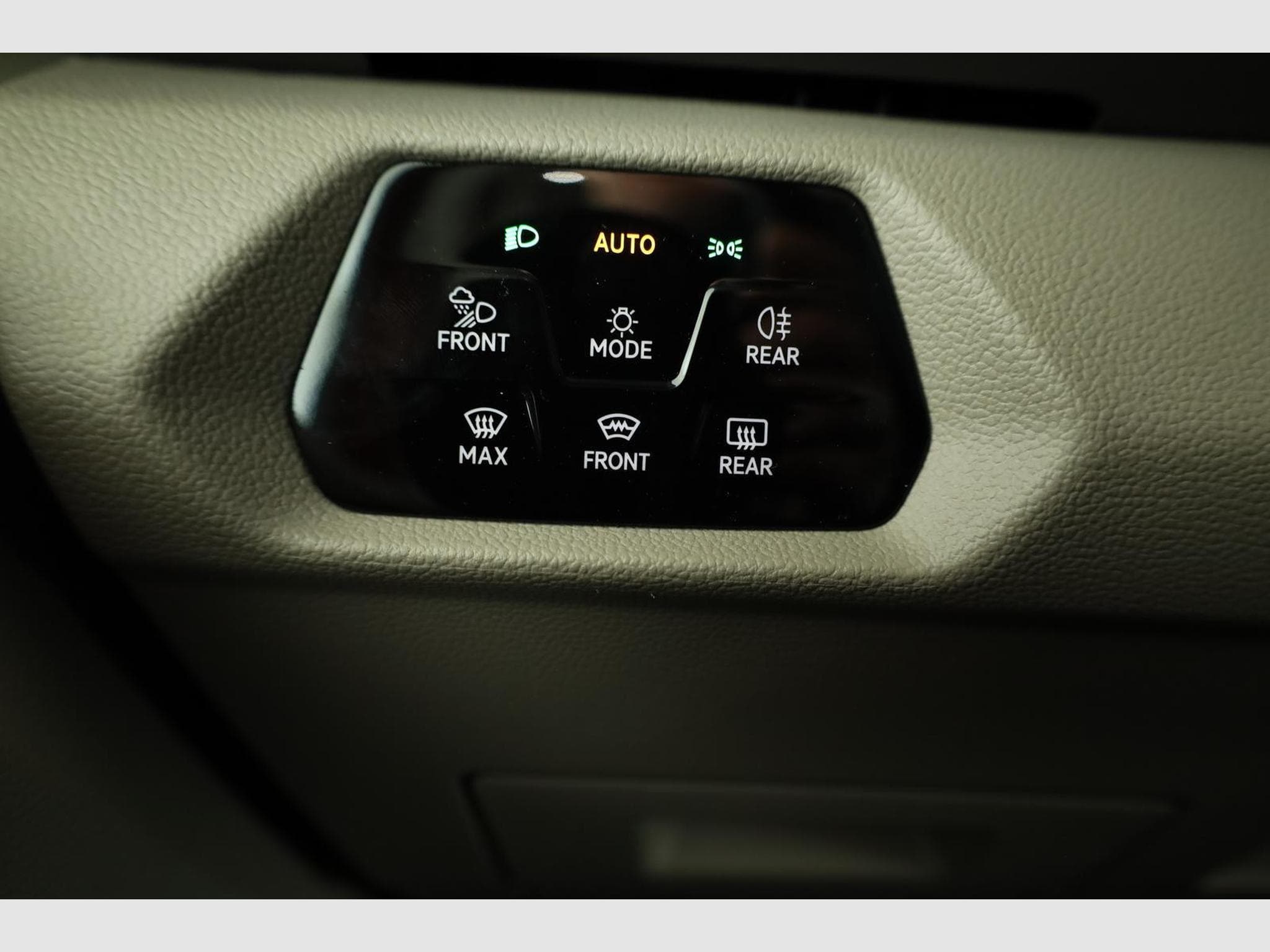 VW T7 eHybrid 4M Business (2026) - Photo 8