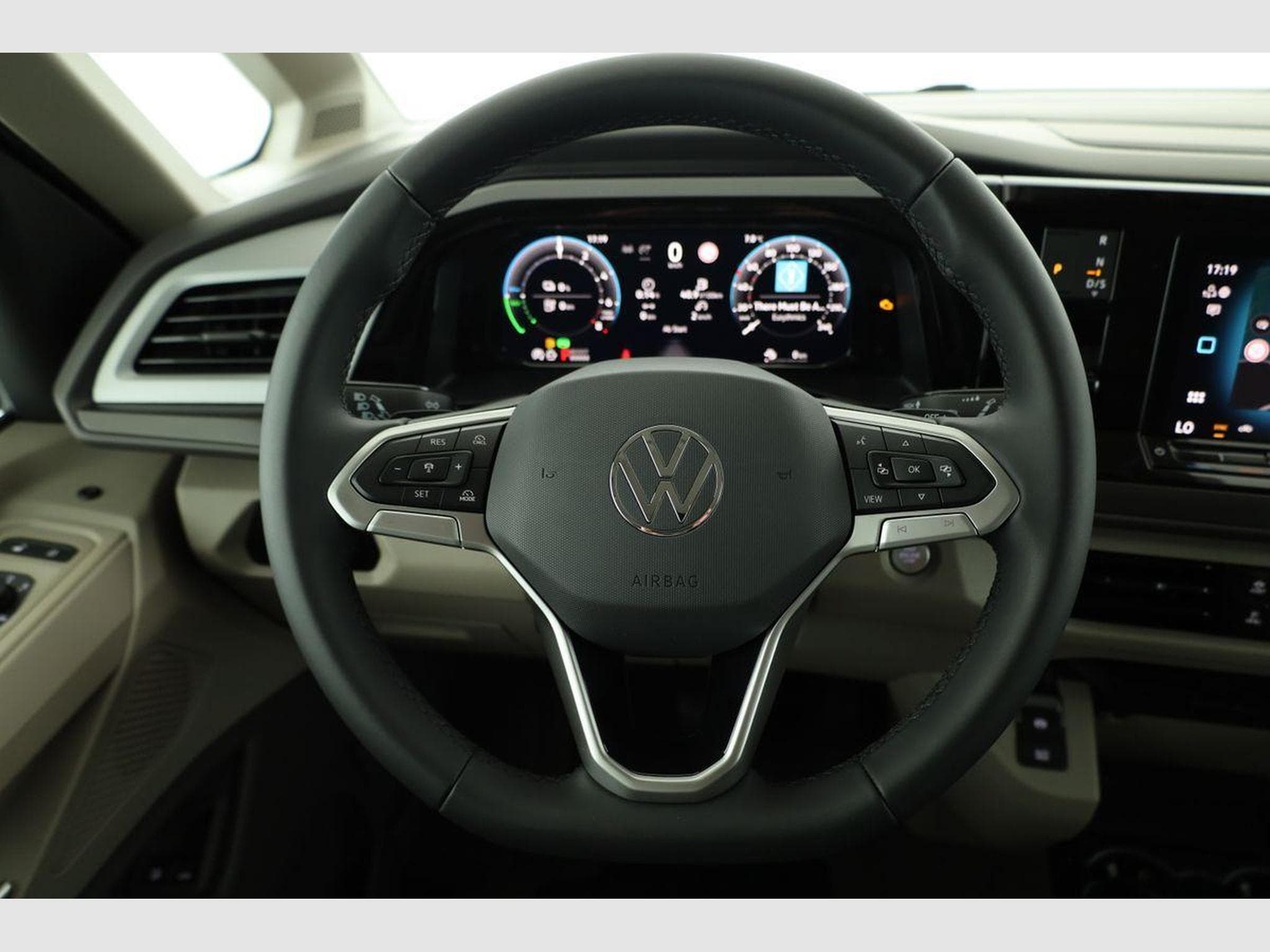 VW T7 eHybrid 4M Business (2026) - Photo 5