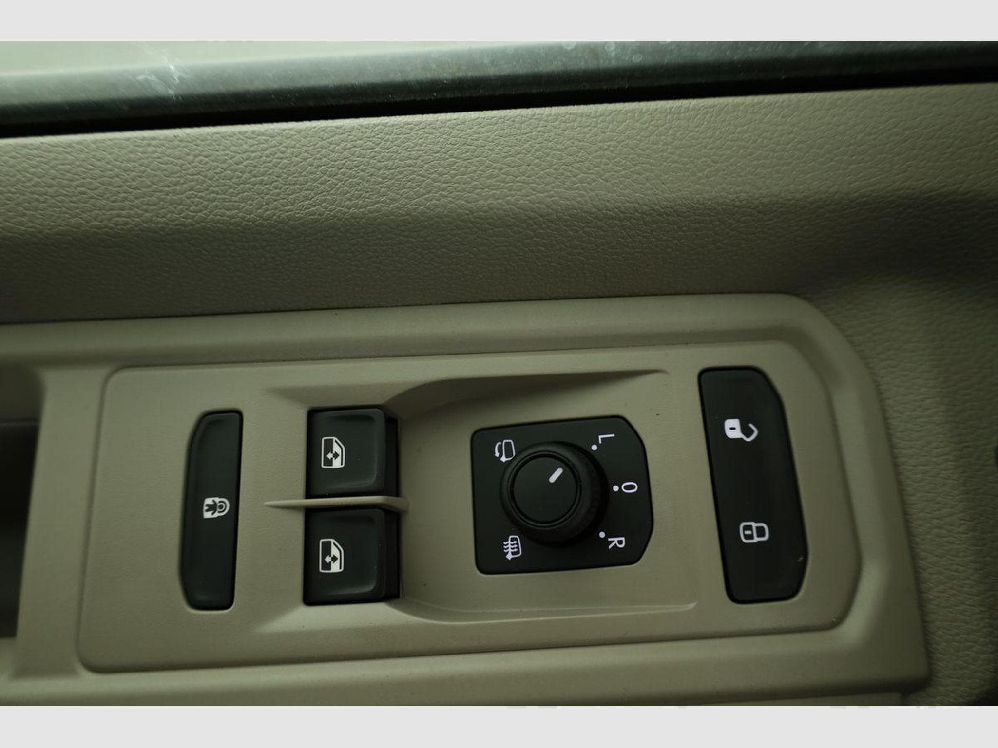 VW T7 eHybrid 4M Business (2026) - Photo 7