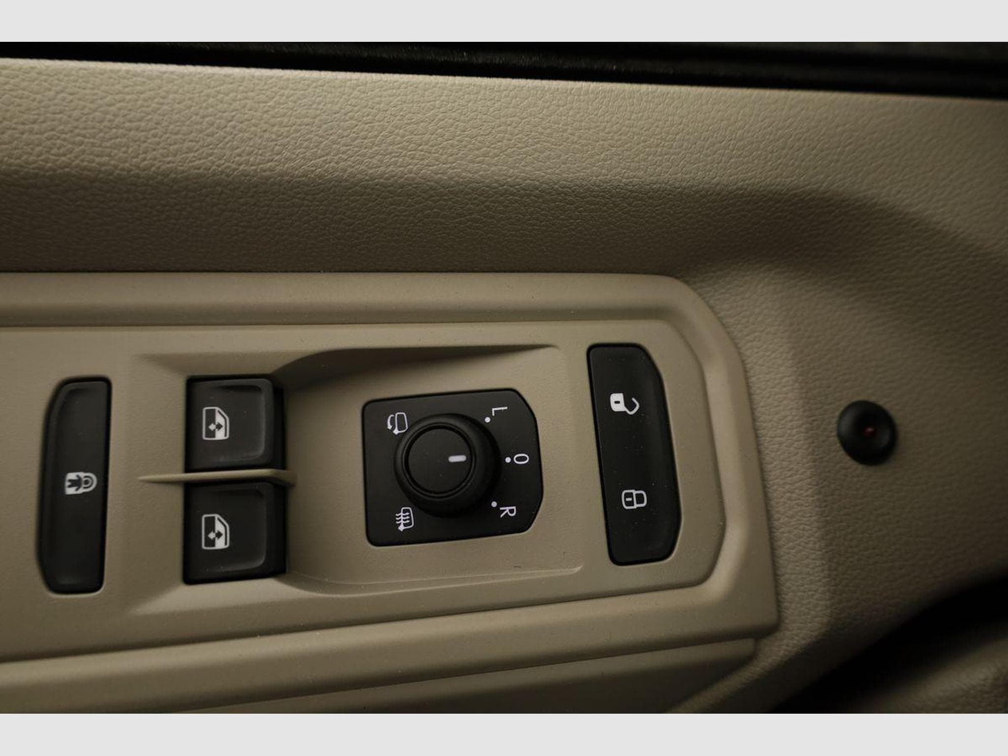 VW T7 eHybrid 4M Business (2026) - Photo 7