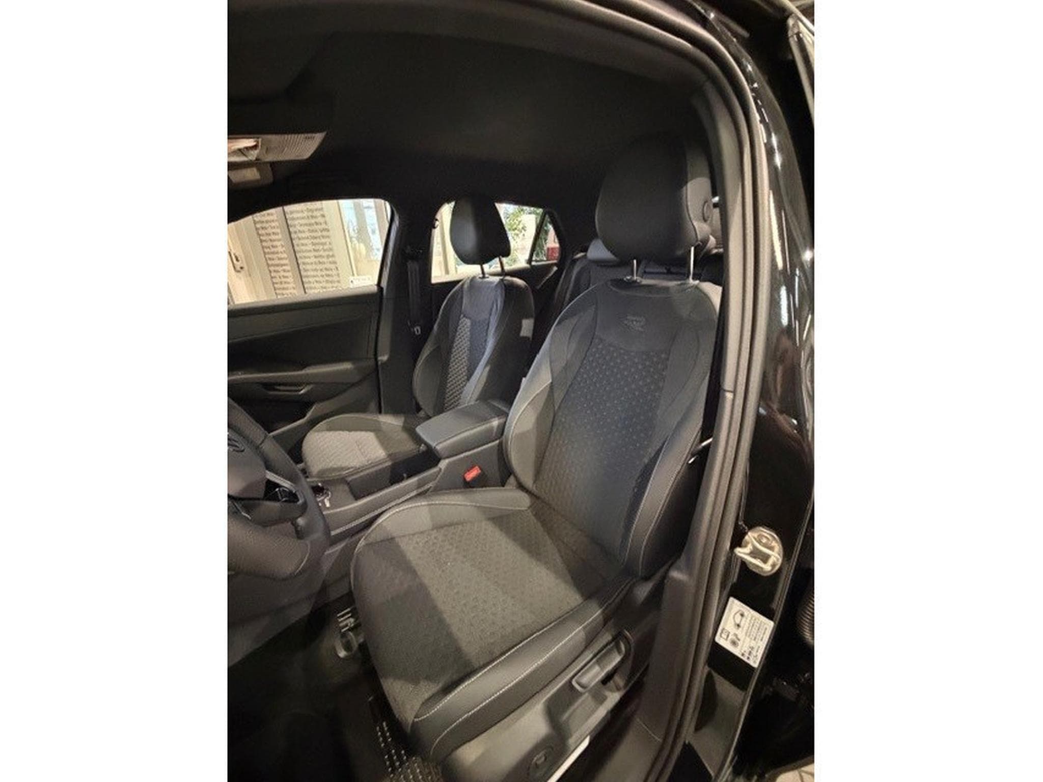 VW T-Roc R-Line 1.5 eTSI 110KW-150CV DSG7 *** New Model - 2026 *** (2026) - Photo 8