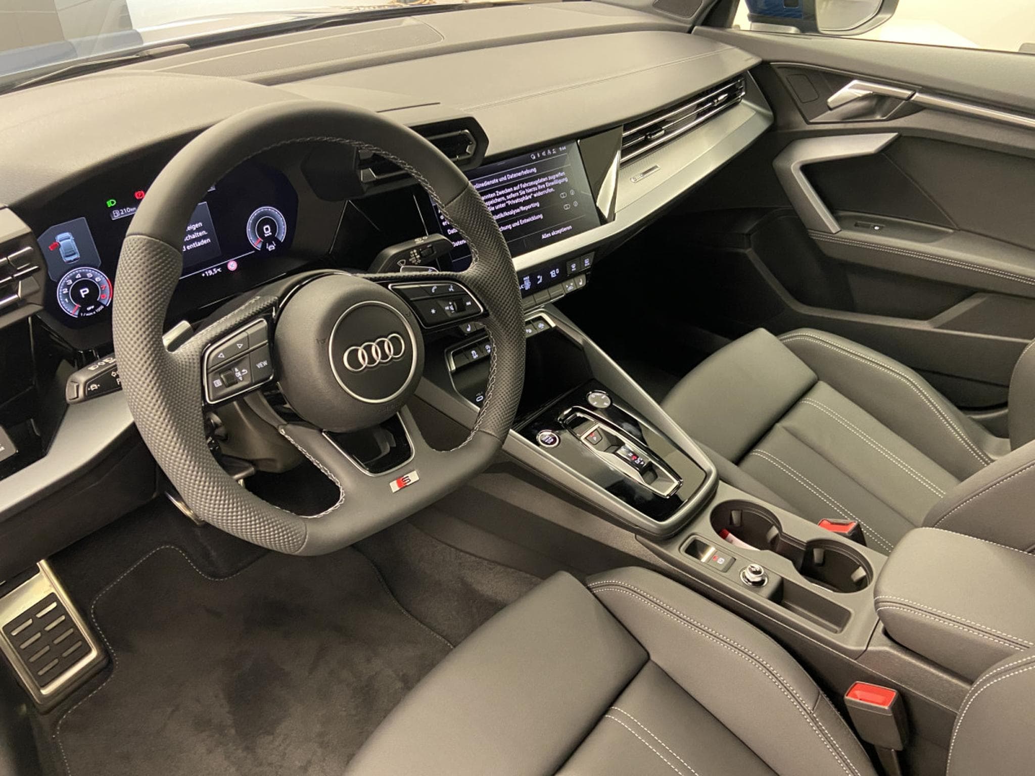 Audi A3 Limousine S line 35 TFSI 150 CV / 110 kW S tronic (2025) - Photo 4