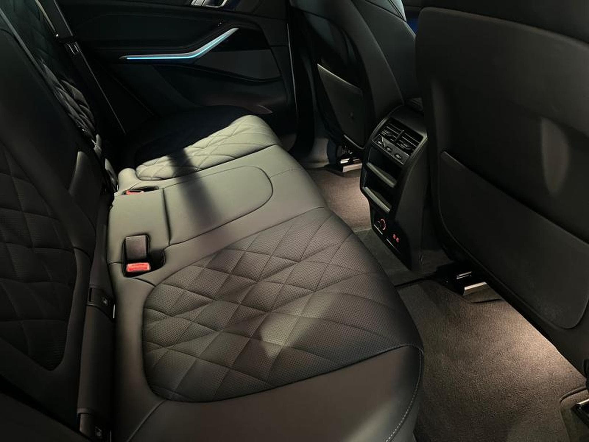 BMW X5 X5 xDrive50e M Sport (2024) - Photo 12