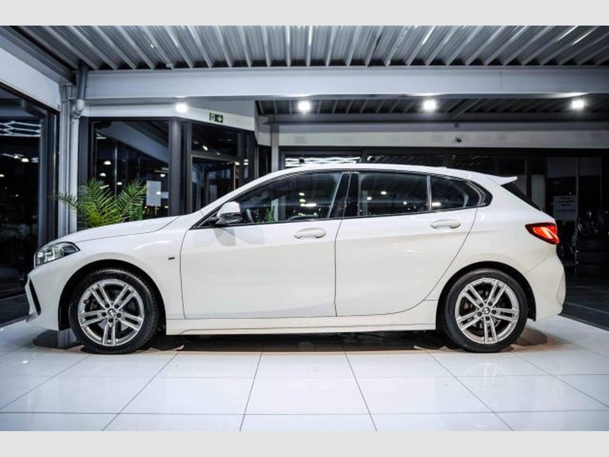 BMW 118 118i M-Sport NAVI LED PANO PDC Tempo. SHZG Spur. (2019) - Photo 11