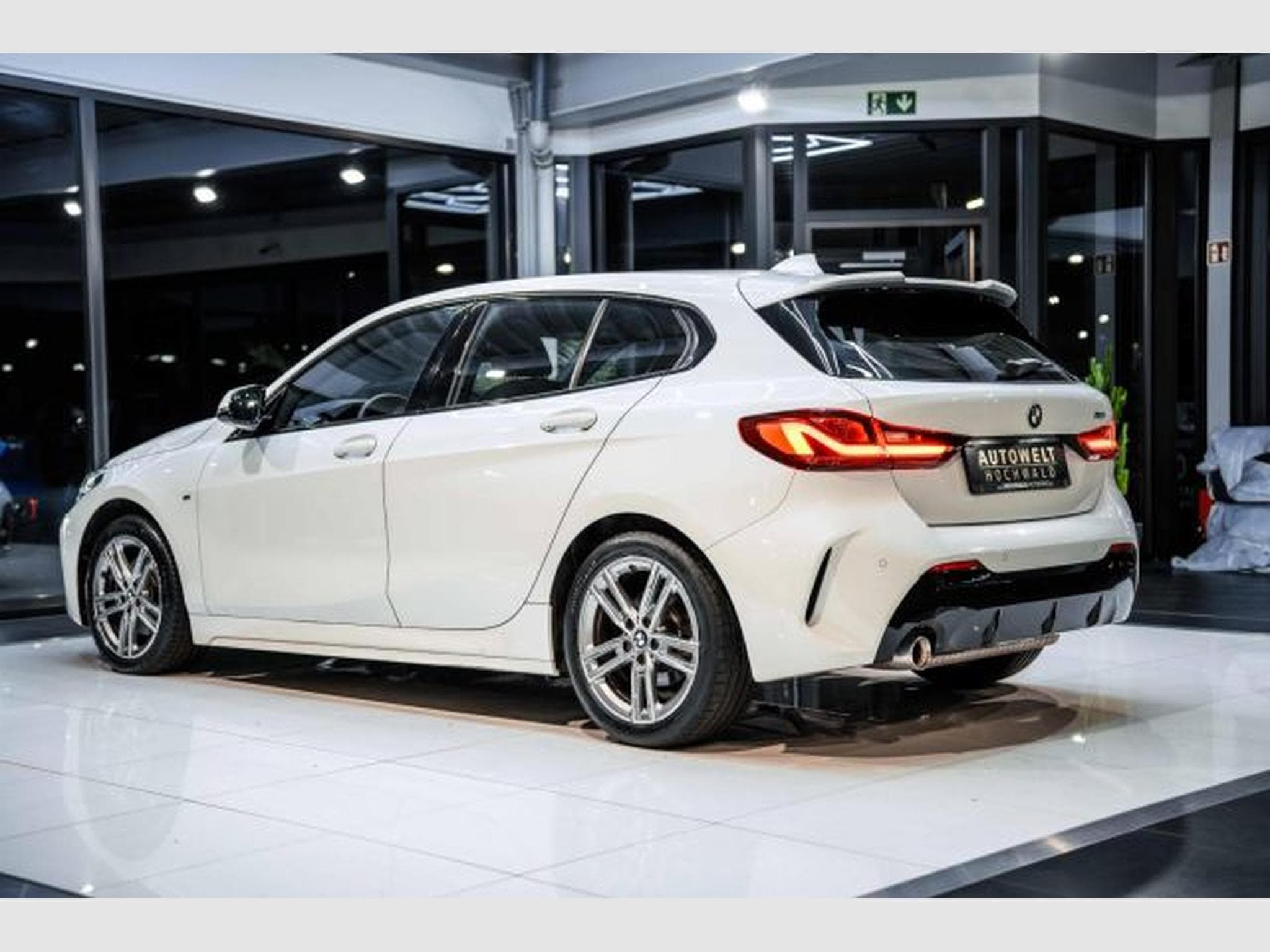 BMW 118 118i M-Sport NAVI LED PANO PDC Tempo. SHZG Spur. (2019) - Photo 12
