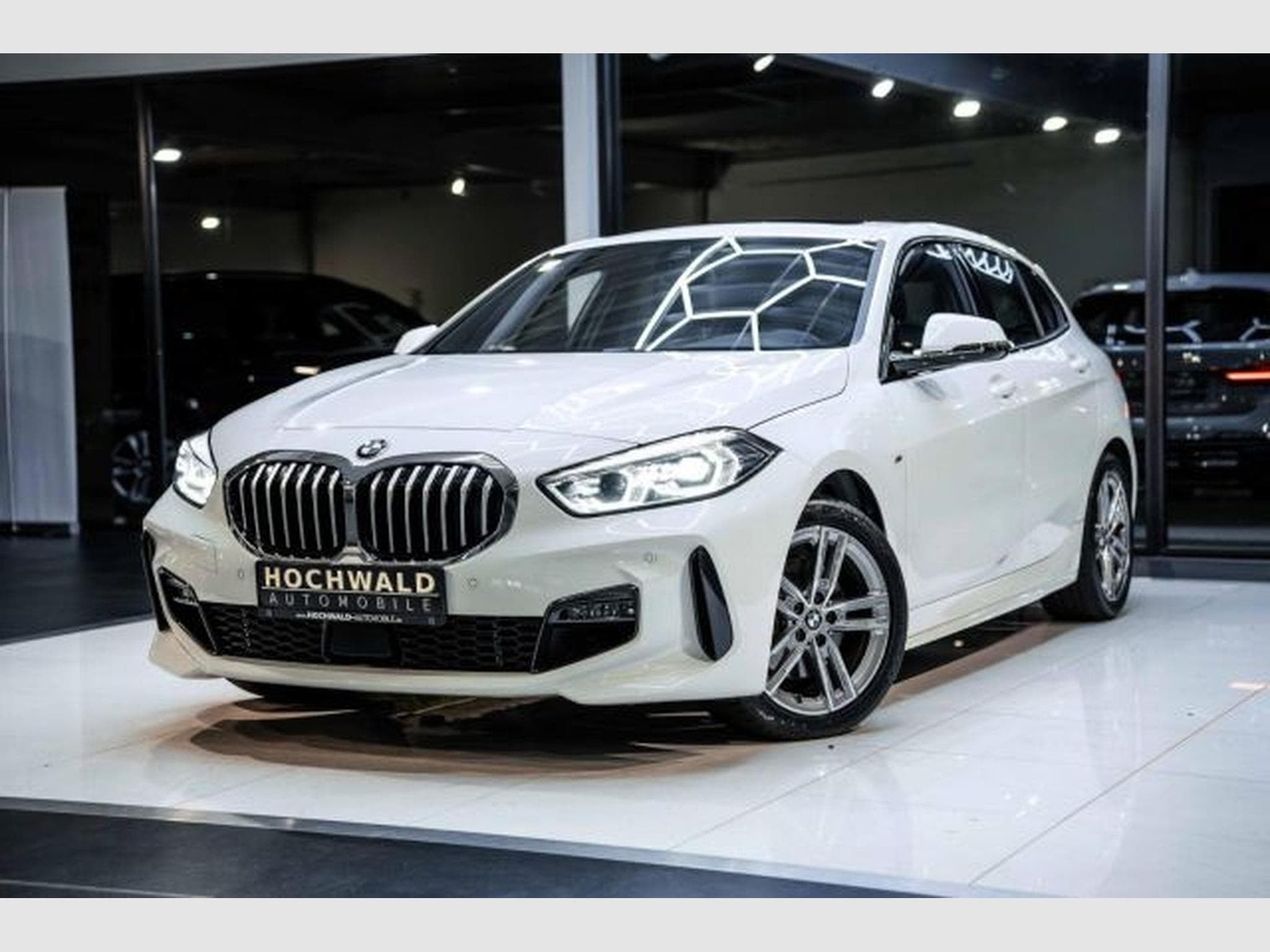 BMW 118 118i M-Sport NAVI LED PANO PDC Tempo. SHZG Spur. (2019) - Photo 2
