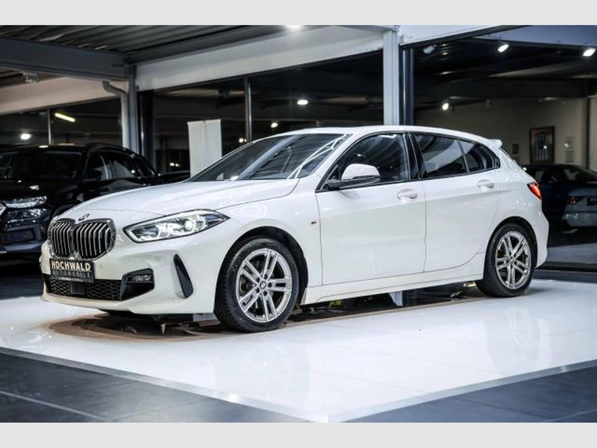 BMW 118 118i M-Sport NAVI LED PANO PDC Tempo. SHZG Spur. (2019) - Photo 4