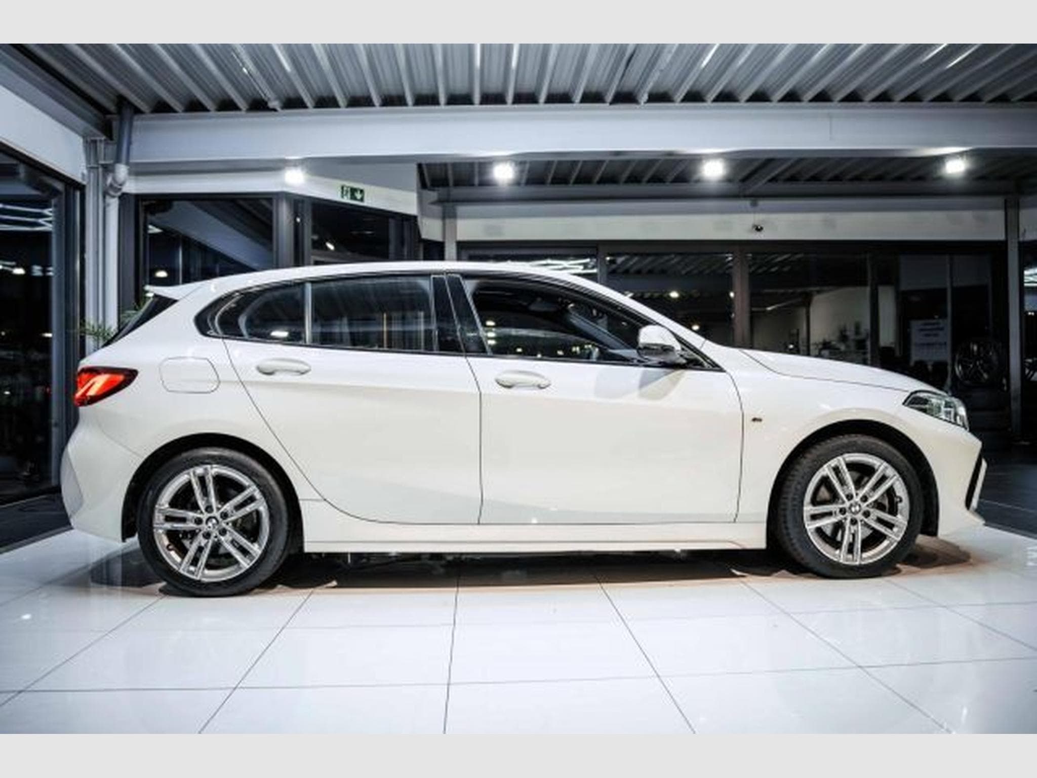 BMW 118 118i M-Sport NAVI LED PANO PDC Tempo. SHZG Spur. (2019) - Photo 7