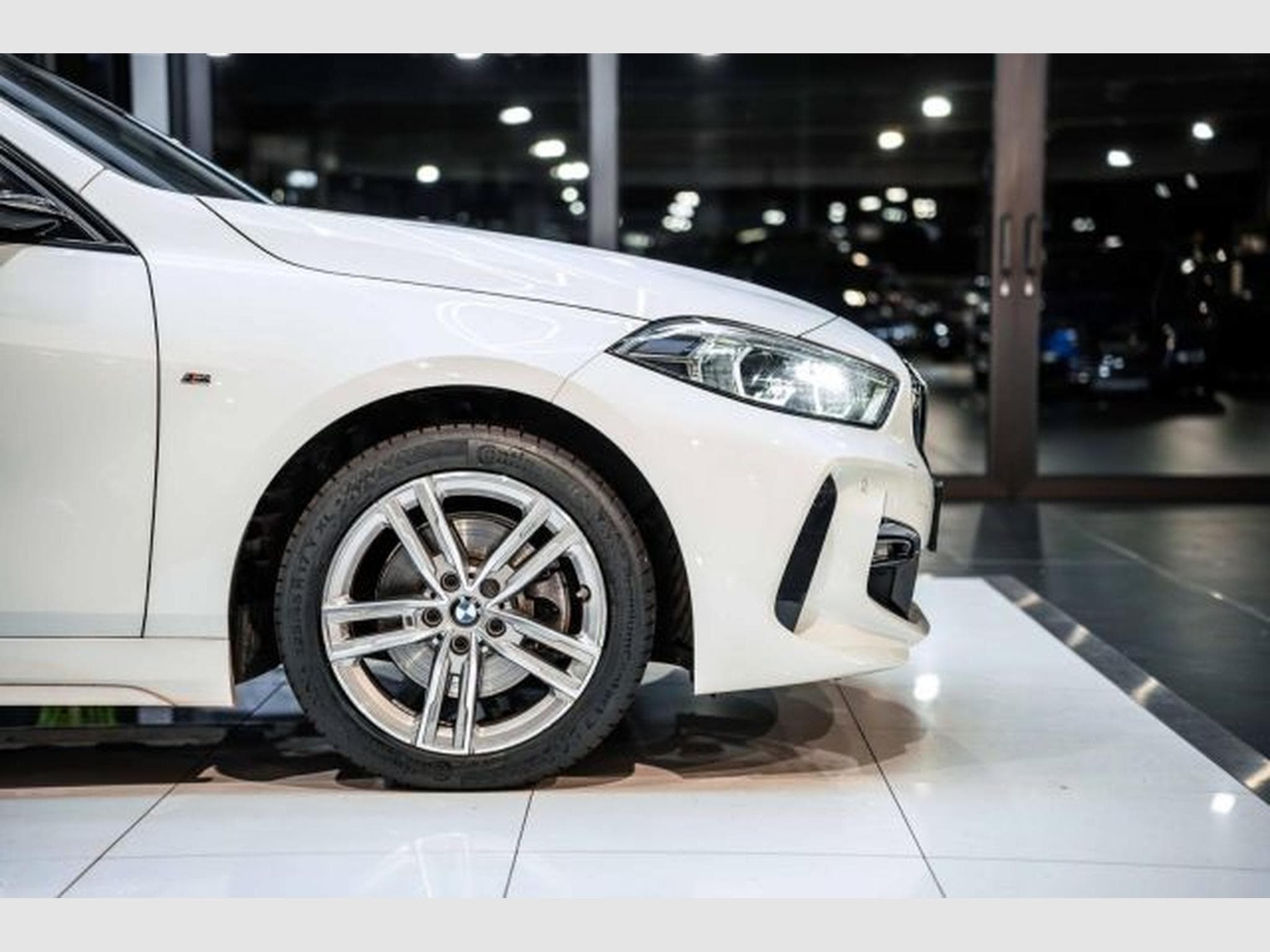 BMW 118 118i M-Sport NAVI LED PANO PDC Tempo. SHZG Spur. (2019) - Photo 9