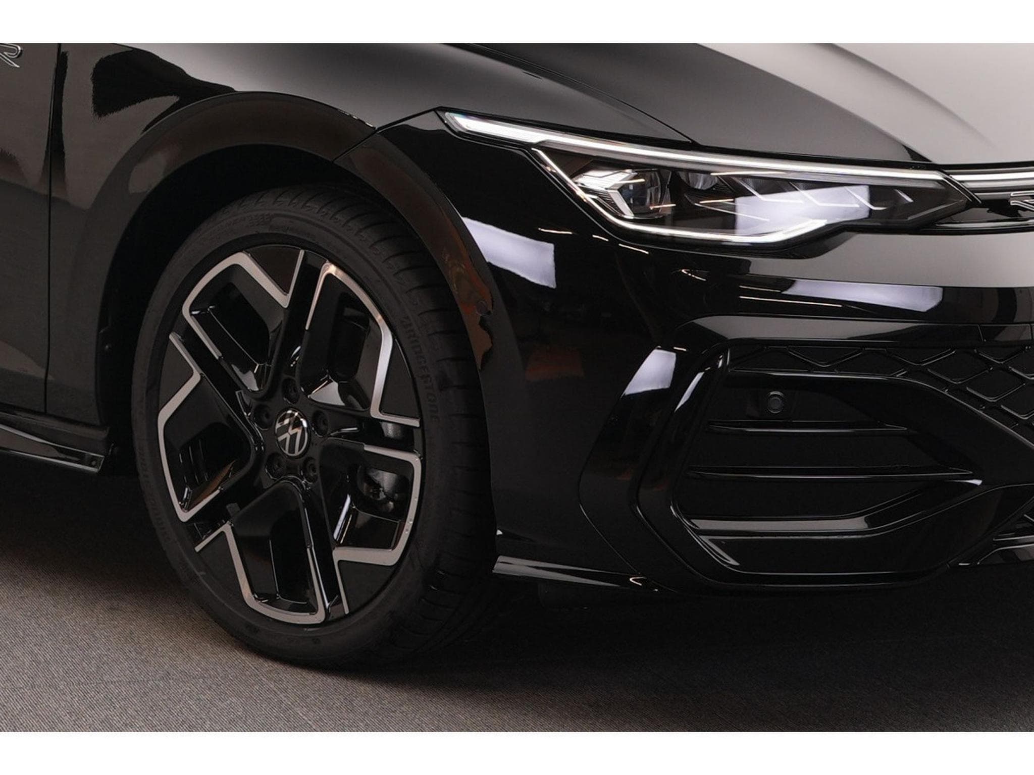 VW Golf Variant R-Line 1.5 eTSI 110KW-150CV DSG7 - (2025) - Photo 12