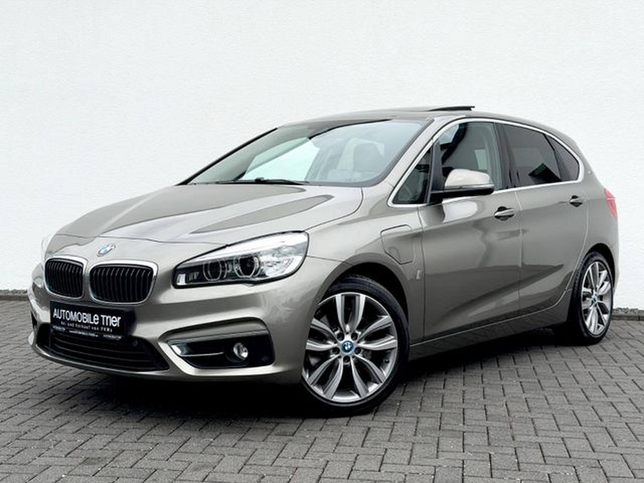 BMW 225 Active Tourer 225 xe Luxury Line /LED/PANO/HUD/ (2017) - Photo 1