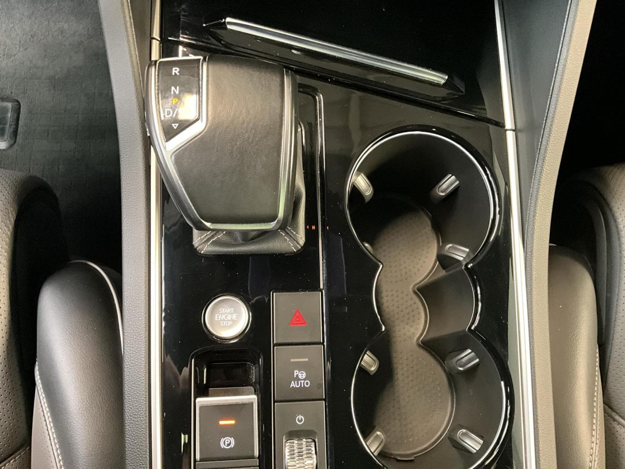 VW Touareg R-Line+V6+4M+DSG+Black-Style+Pano+AHK+Stand-H.+Luft. (2021) - Photo 12