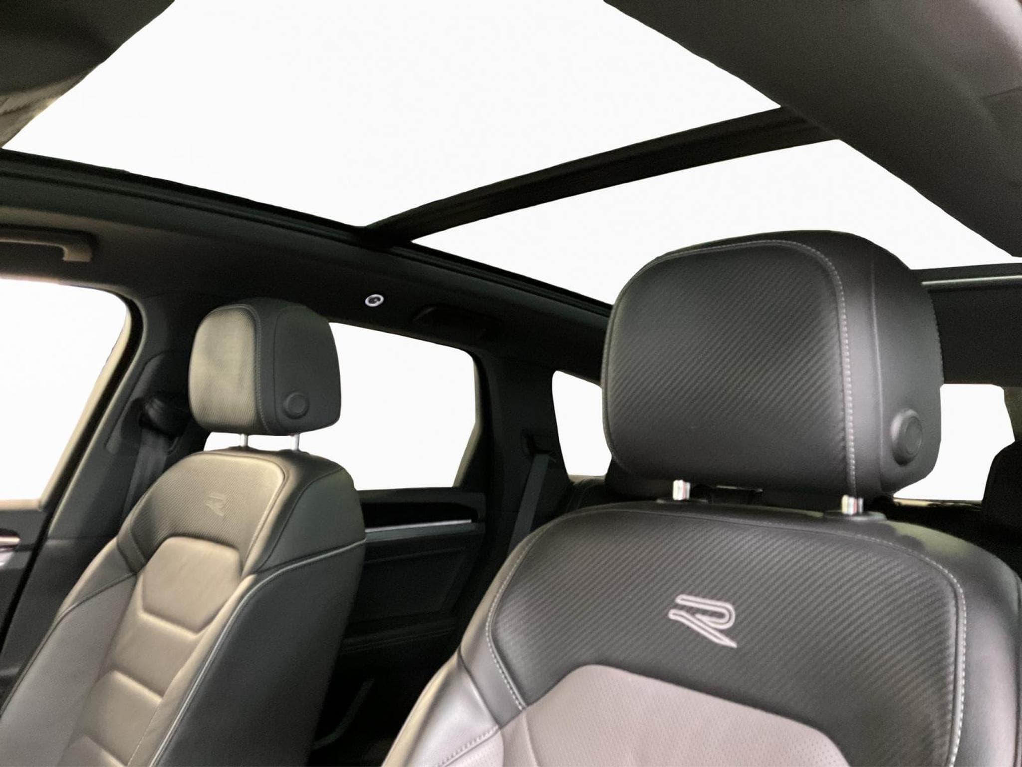 VW Touareg R-Line+V6+4M+DSG+Black-Style+Pano+AHK+Stand-H.+Luft. (2021) - Photo 15