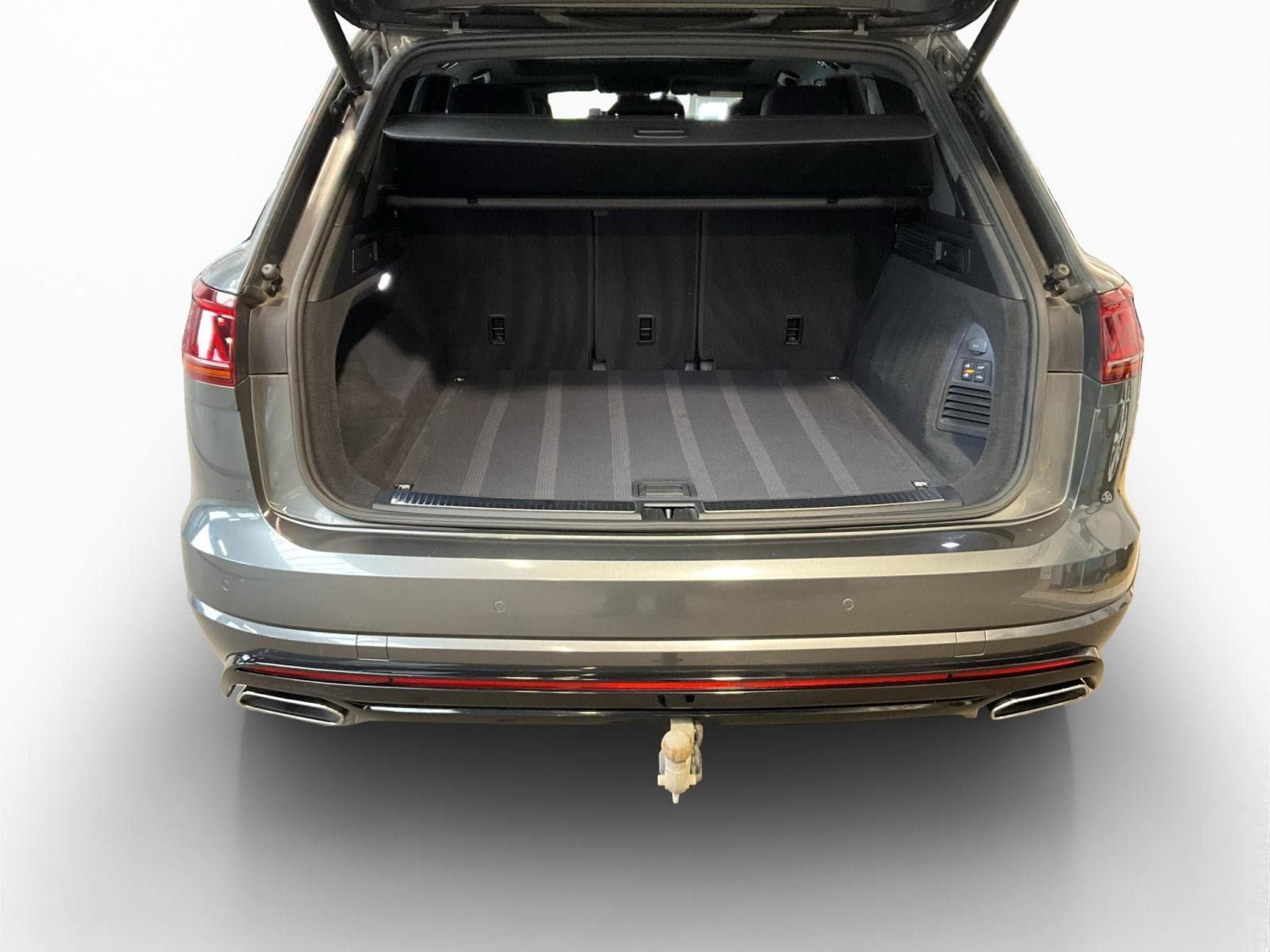 VW Touareg R-Line+V6+4M+DSG+Black-Style+Pano+AHK+Stand-H.+Luft. (2021) - Photo 17