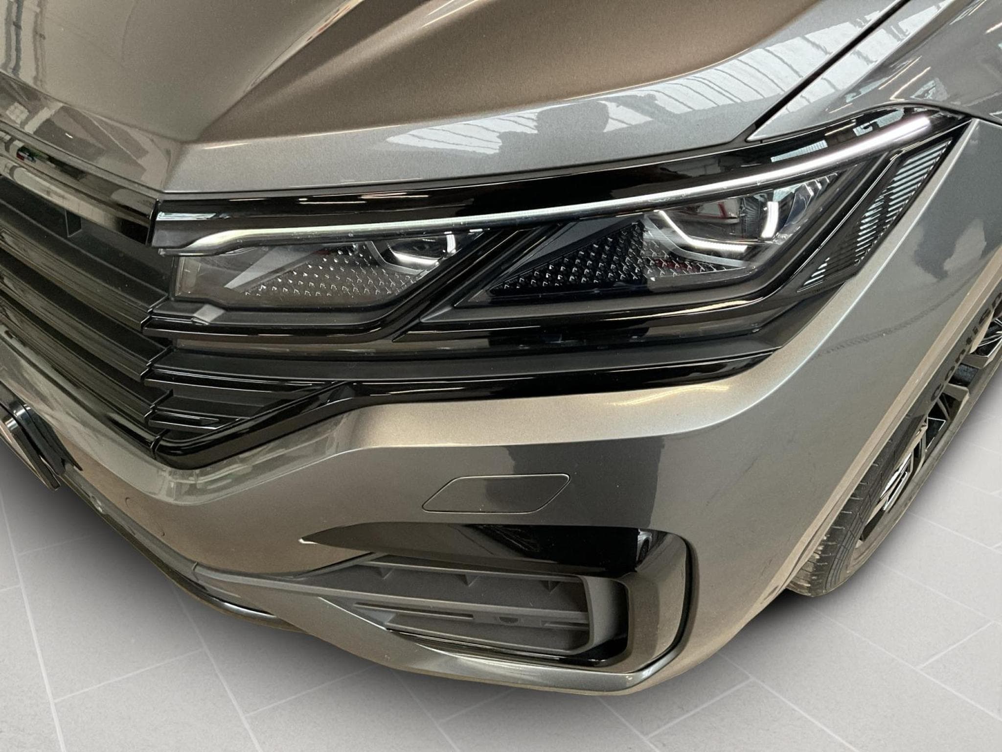 VW Touareg R-Line+V6+4M+DSG+Black-Style+Pano+AHK+Stand-H.+Luft. (2021) - Photo 18