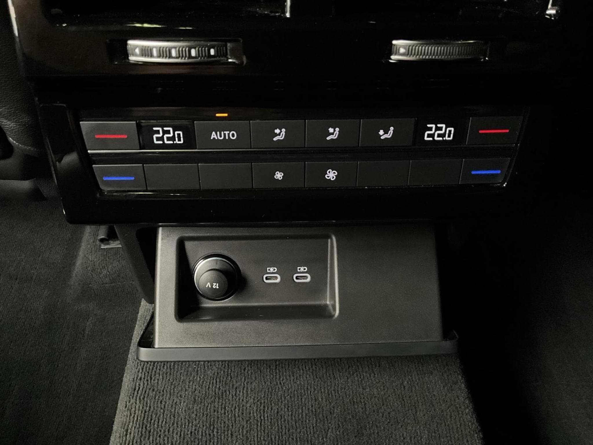 VW Touareg R-Line+V6+4M+DSG+Black-Style+Pano+AHK+Stand-H.+Luft. (2021) - Photo 22