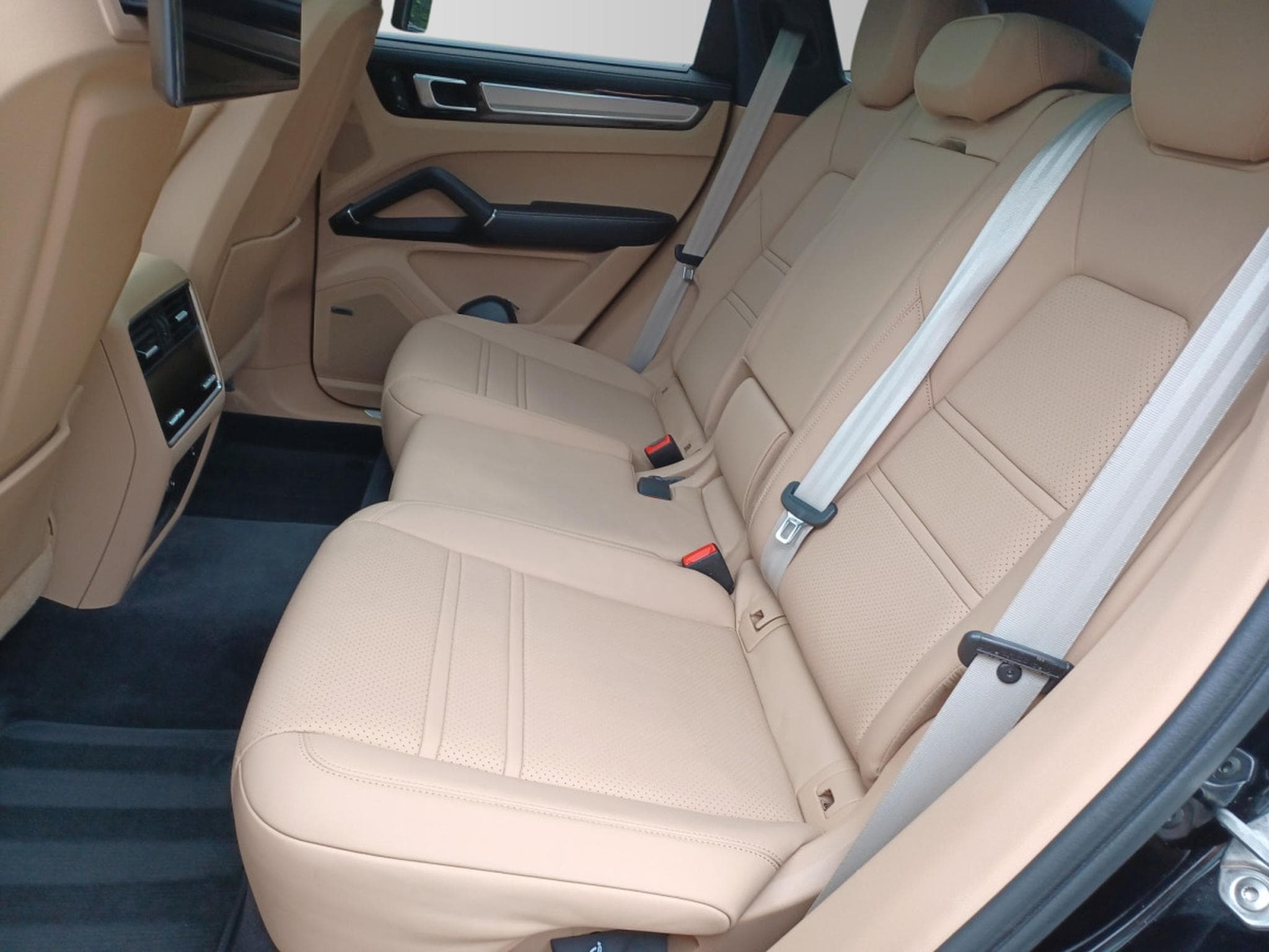 Porsche Cayenne E-Hybrid Coupé Platinum Edition (2023) - Photo 14