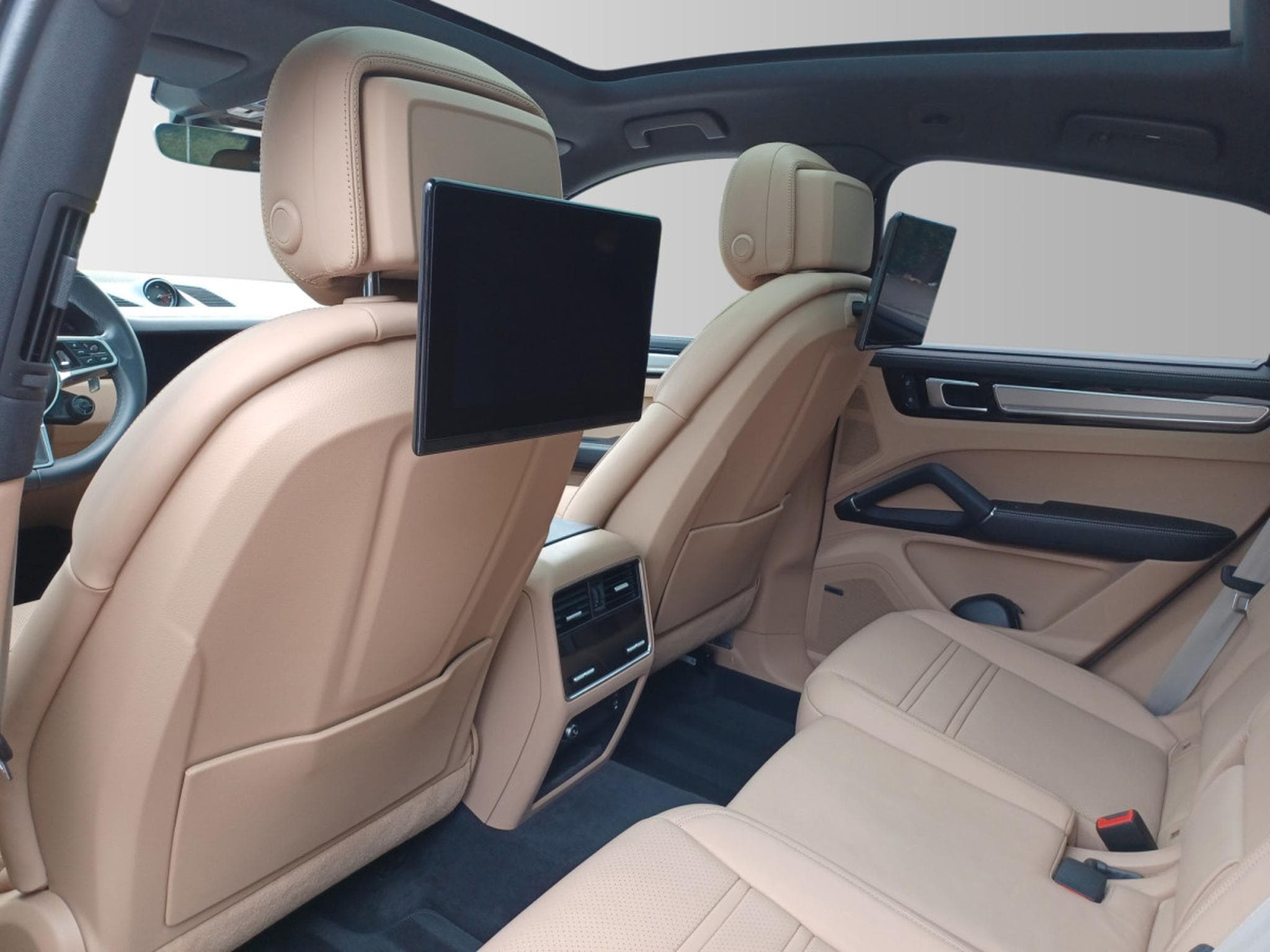 Porsche Cayenne E-Hybrid Coupé Platinum Edition (2023) - Photo 15