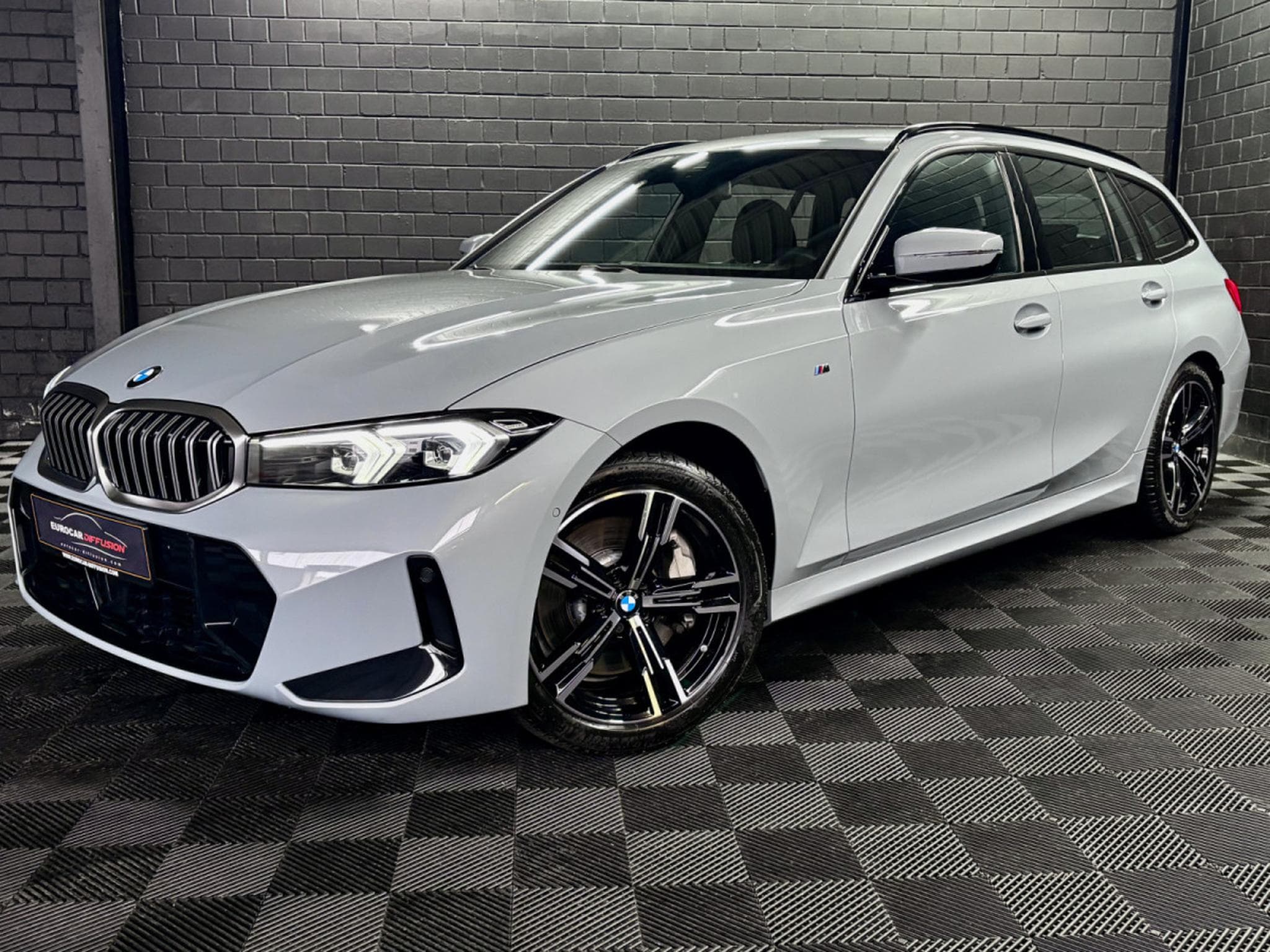 BMW 330 330i M-Sport Touring xDrive 245CV * Hayon * ACC * Sièges cha (2025) - Photo 1