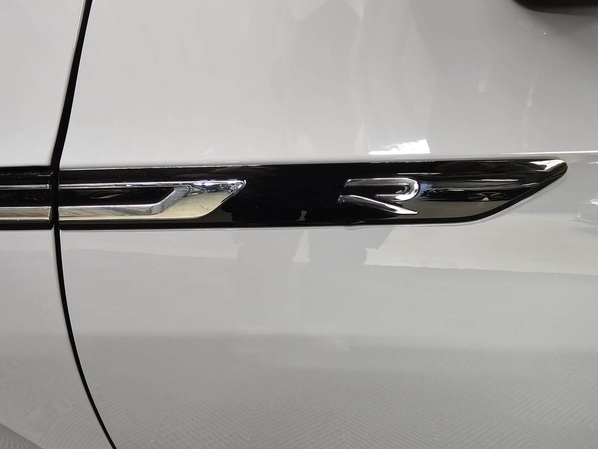 VW Arteon R Shooting Brake 2.0 TSI 320cv 4motion (2024) - Photo 9
