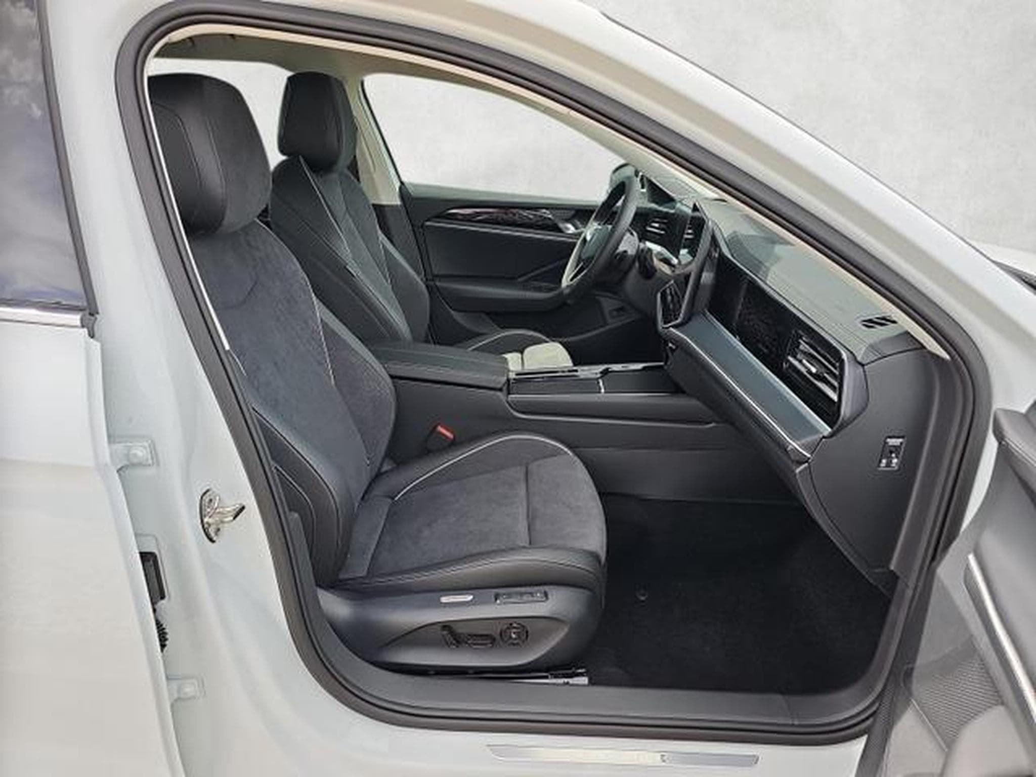 VW Passat Variant 2.0 TDI 110 kW Elegance (2026) - Photo 10