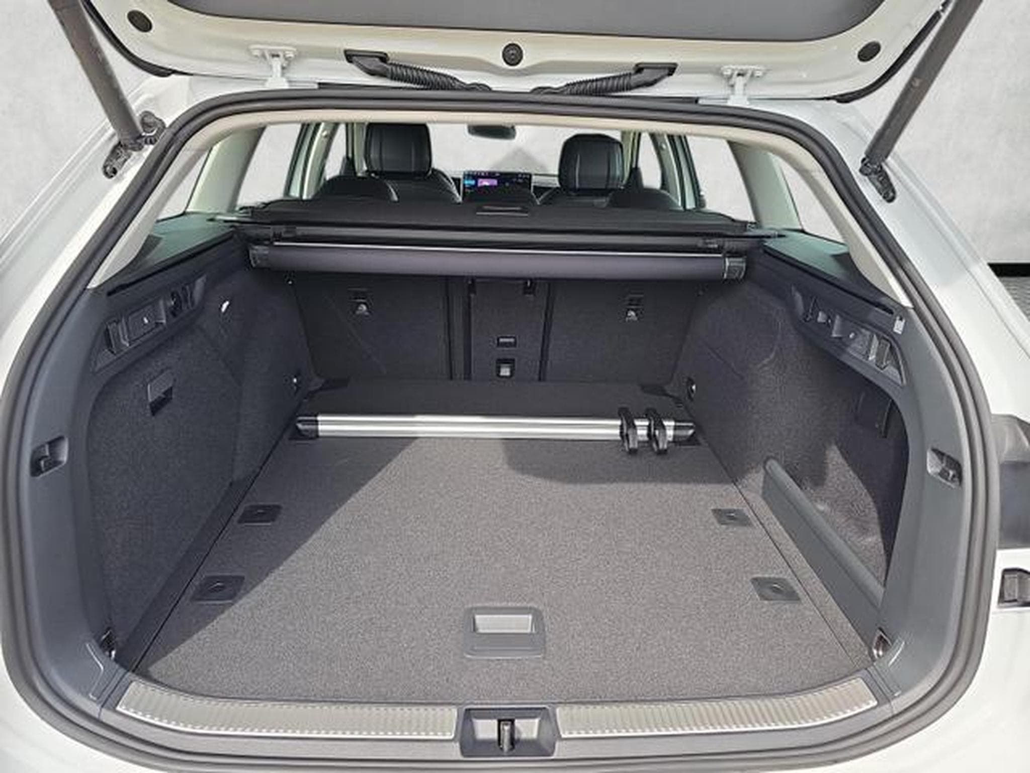 VW Passat Variant 2.0 TDI 110 kW Elegance (2026) - Photo 14
