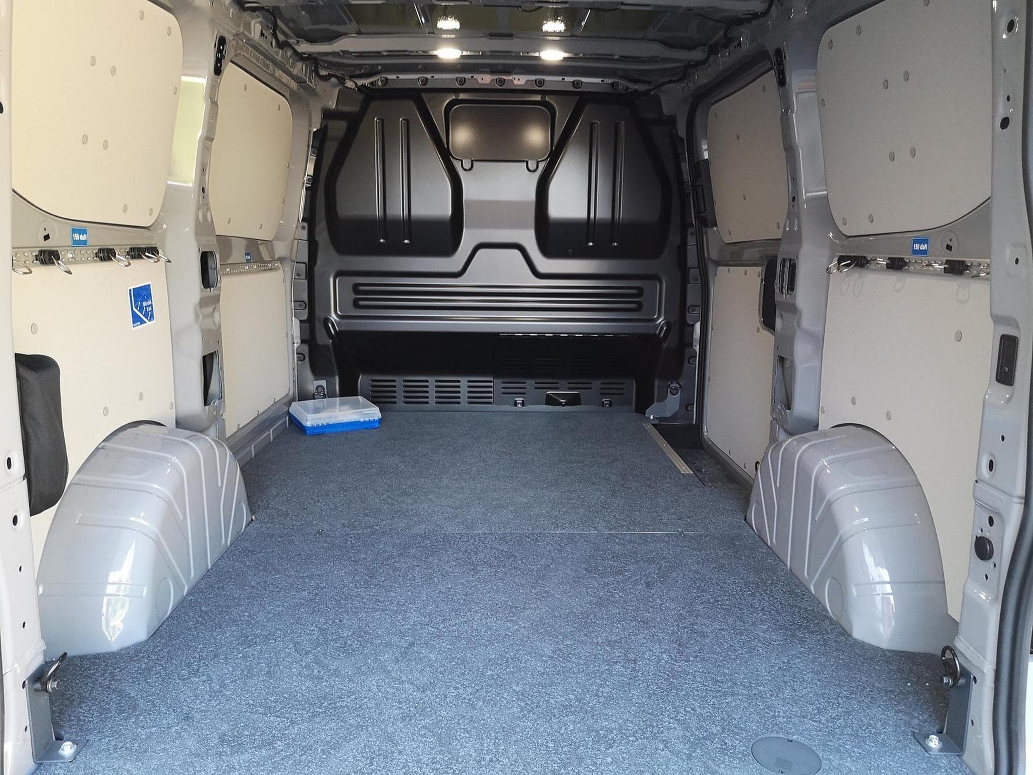 VW e-Transporter Kasten BEV 100 kW RWD KR (2026) - Photo 7