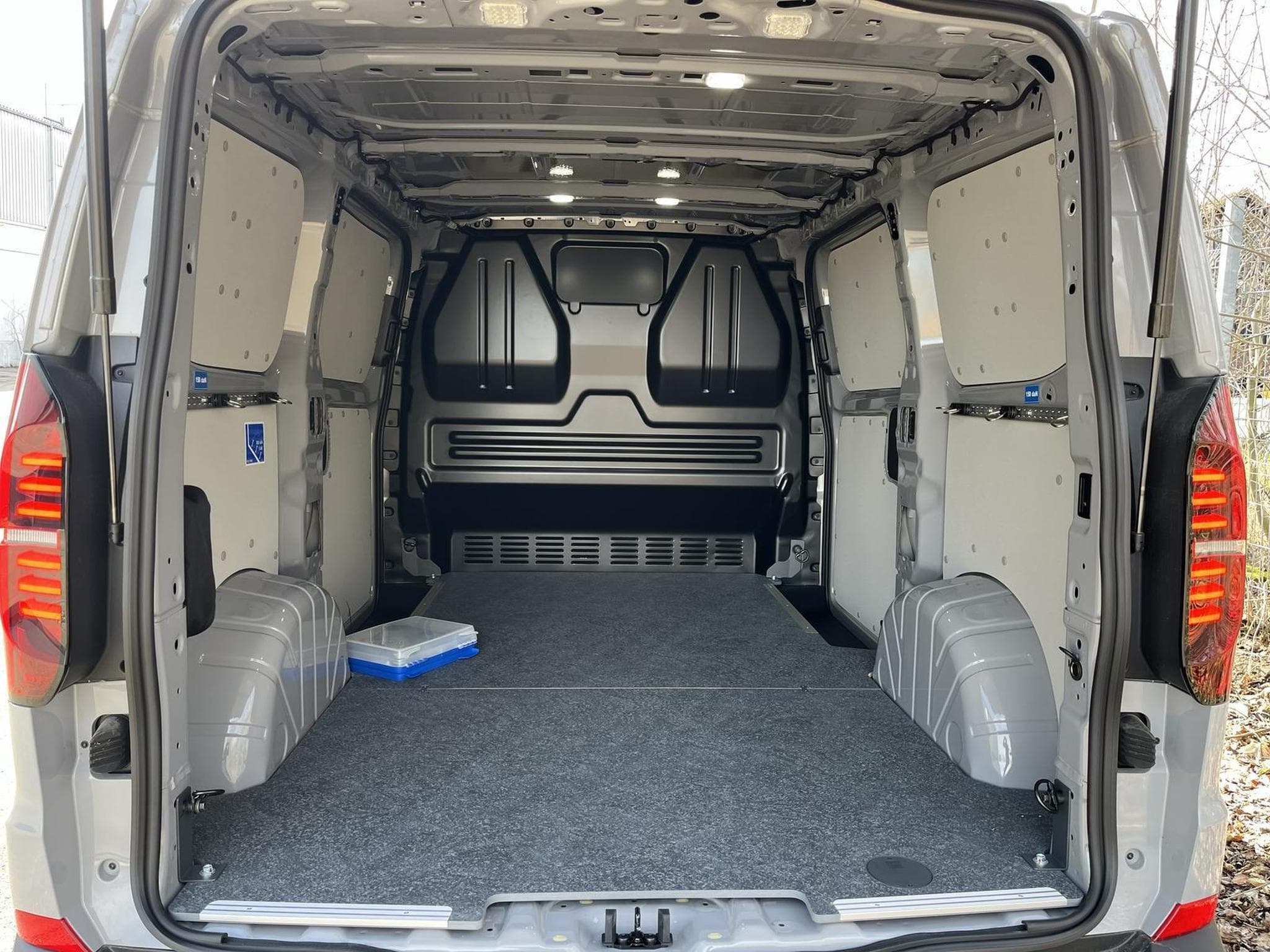 VW e-Transporter Kasten BEV 100 kW RWD KR (2026) - Photo 8