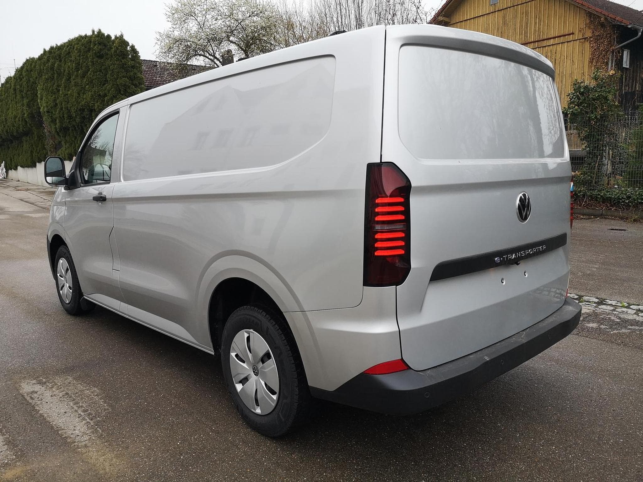 VW e-Transporter Kasten BEV 100 kW RWD KR (2026) - Photo 2