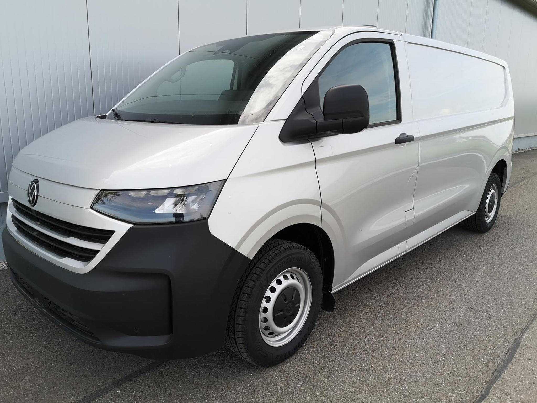 VW e-Transporter Kasten BEV 100 kW RWD LR (2026) - Photo 1