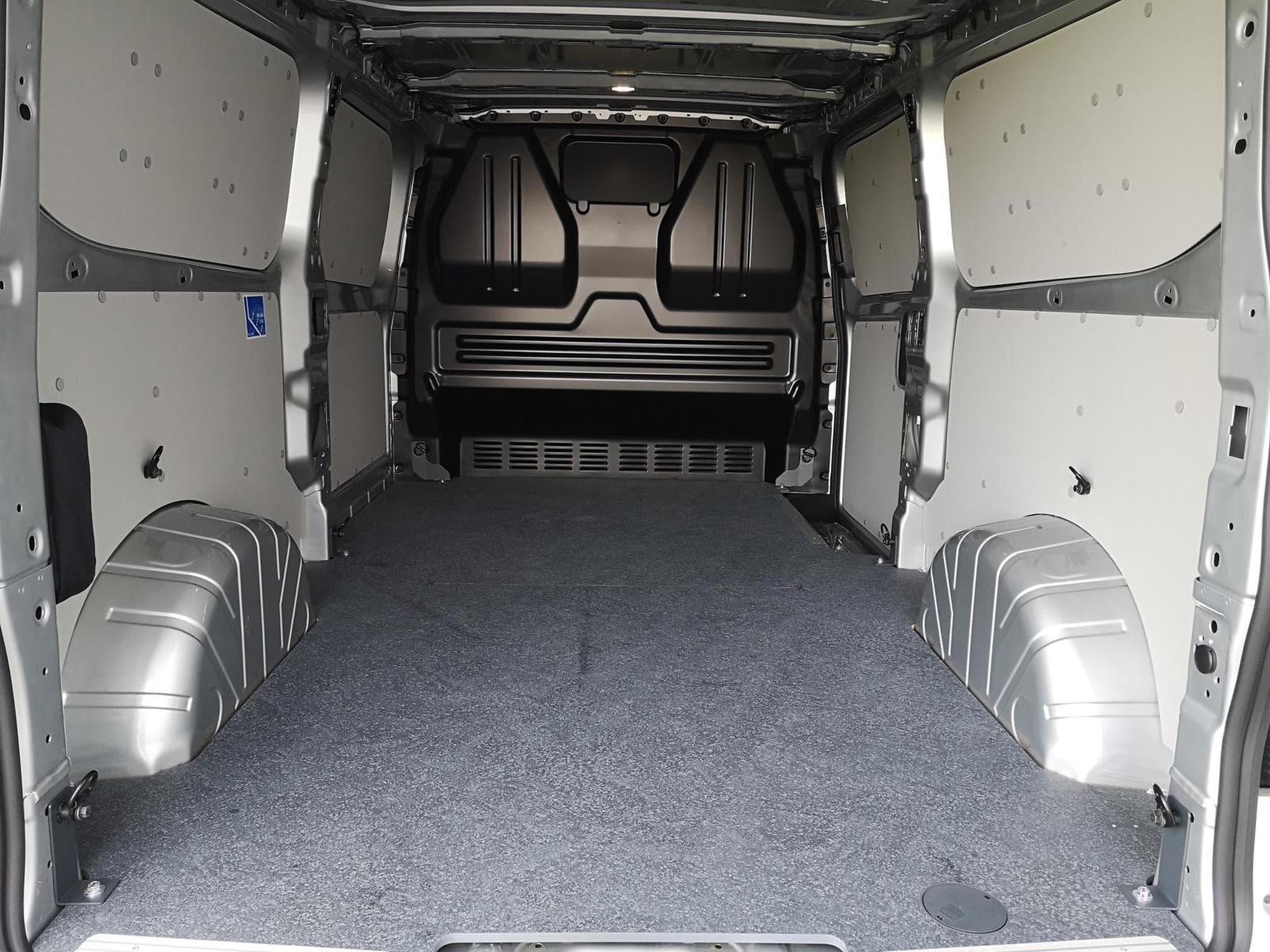 VW e-Transporter Kasten BEV 100 kW RWD LR (2026) - Photo 7