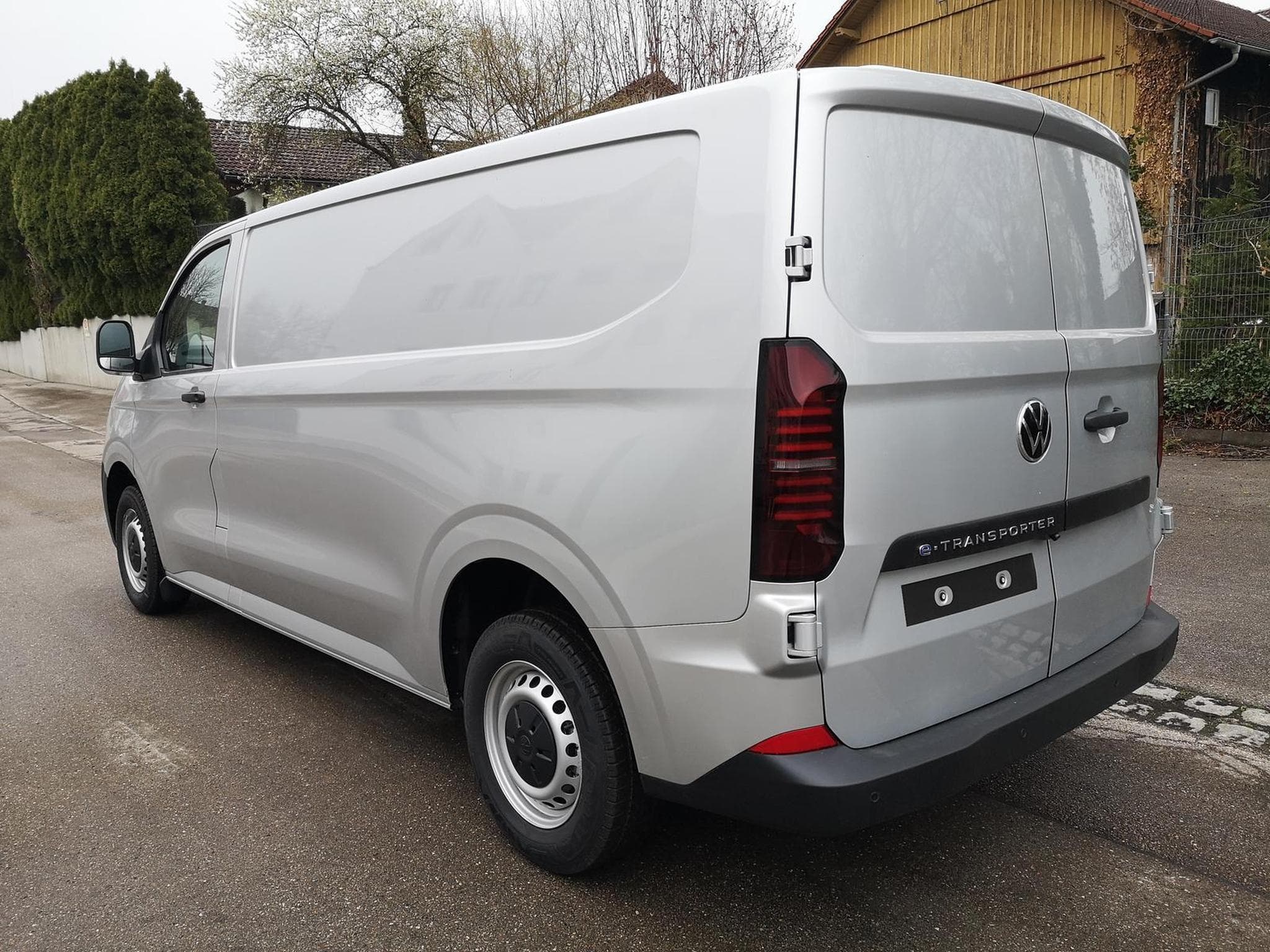 VW e-Transporter Kasten BEV 100 kW RWD LR (2026) - Photo 2