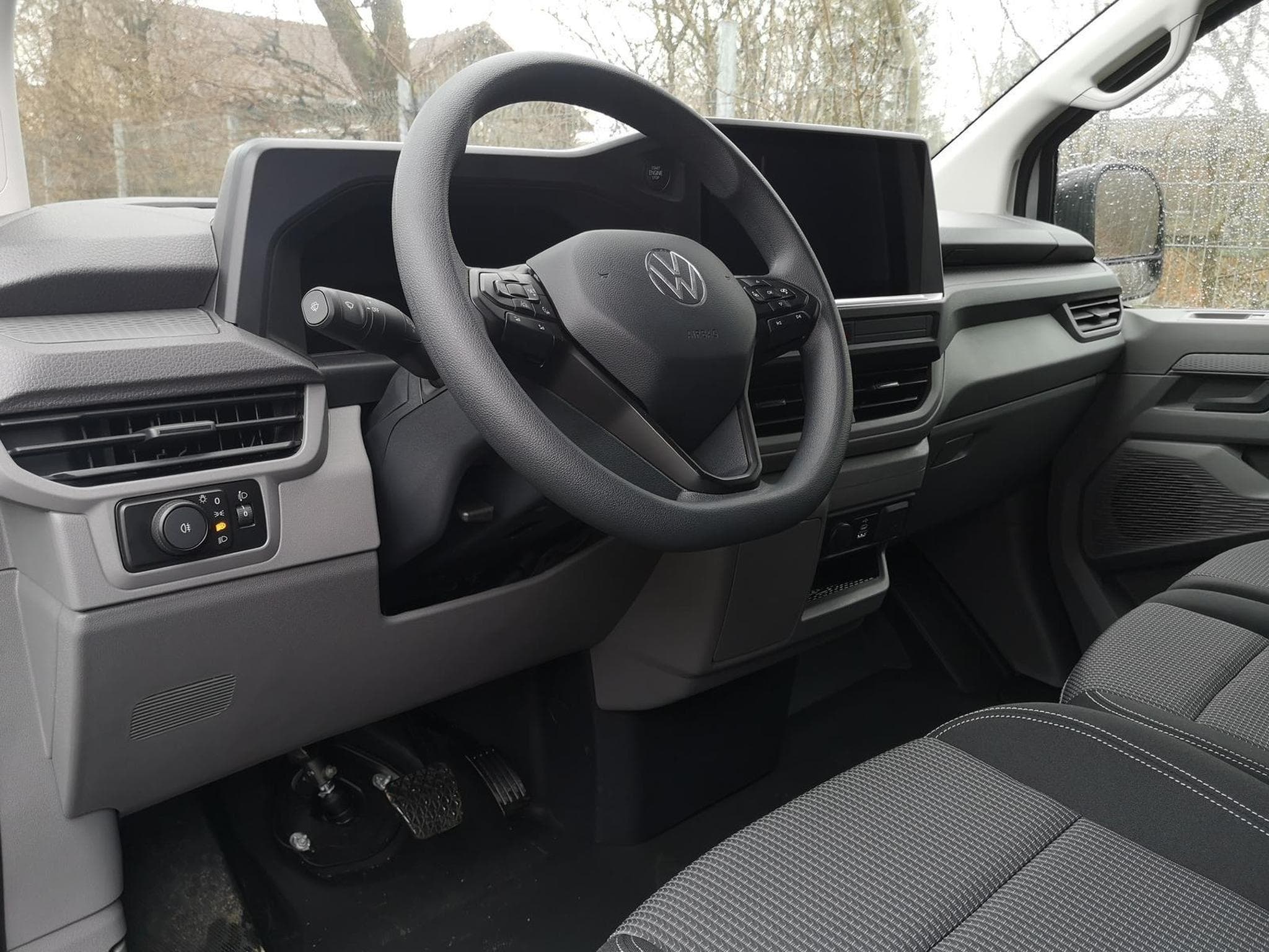 VW T7 BEV 100 kW RWD KR (2026) - Photo 6
