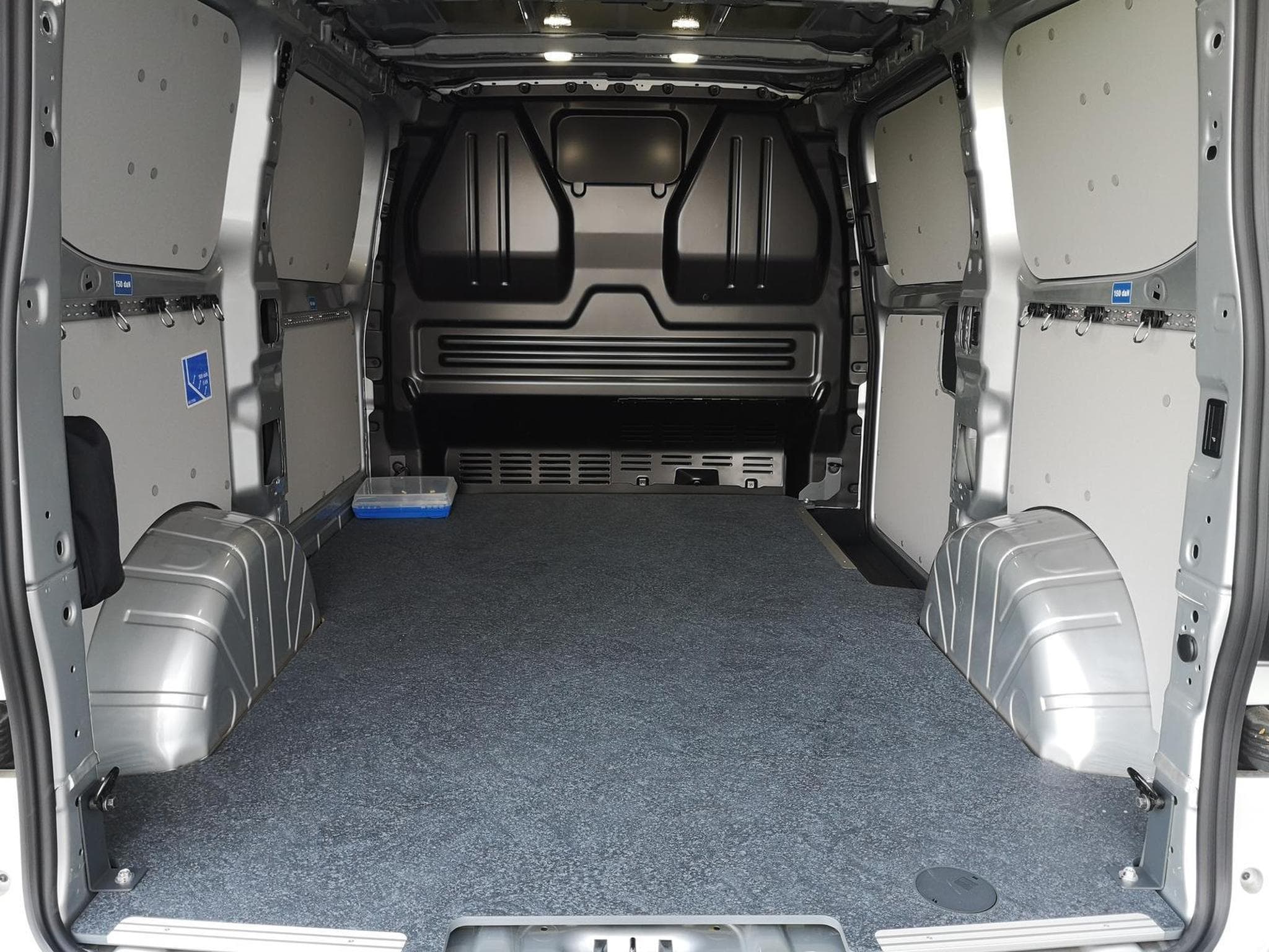 VW T7 BEV 100 kW RWD KR (2026) - Photo 8